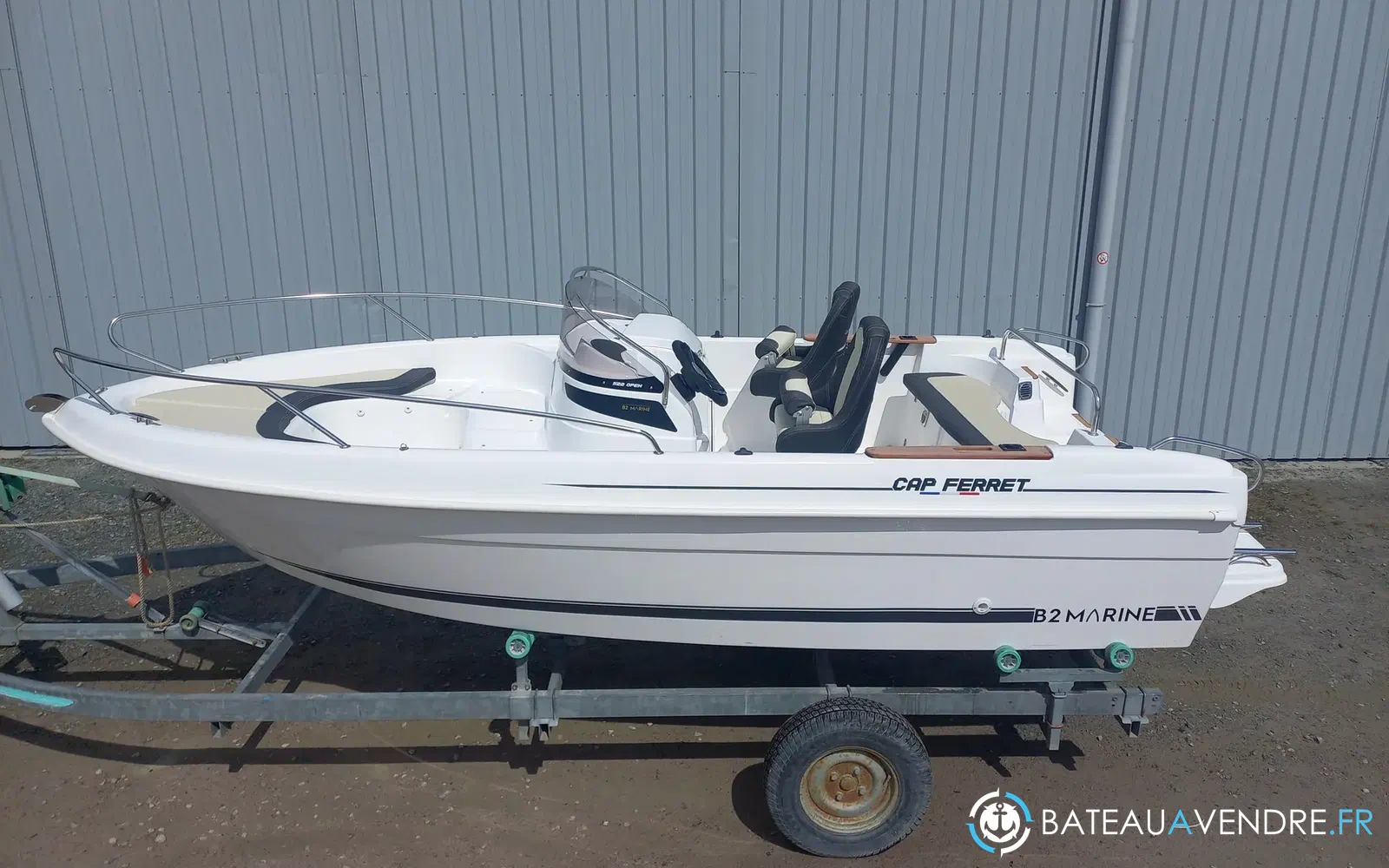 slider 2 B2 Marine 522 Open