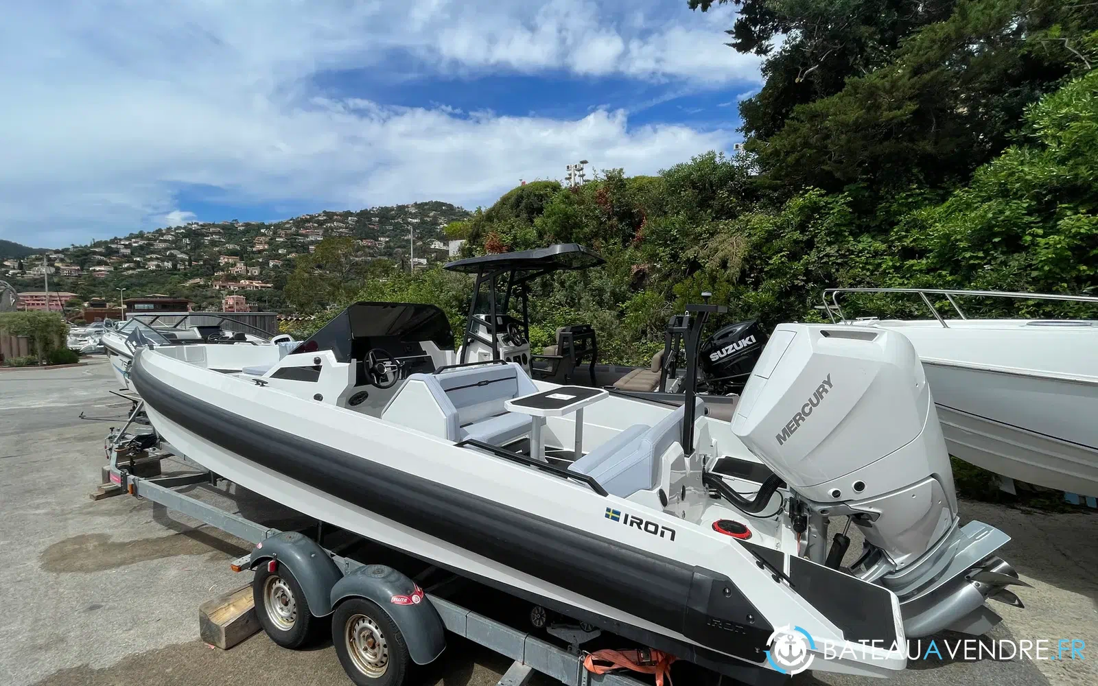 slider 0 Iron Boats 827
