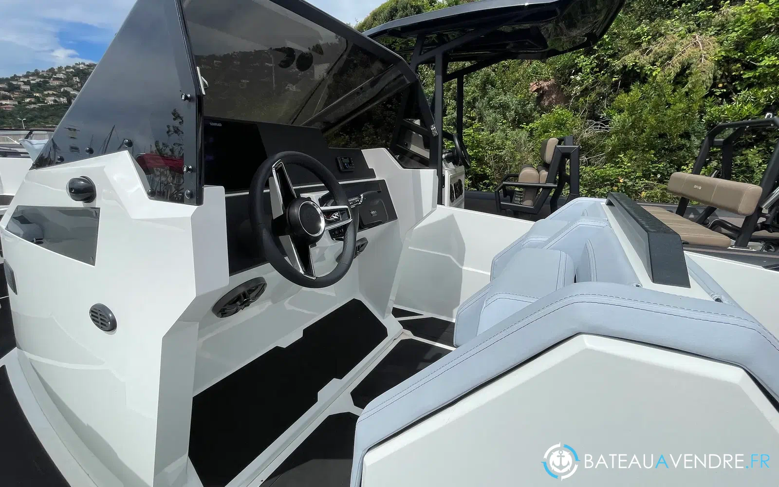 slider 2 Iron Boats 827