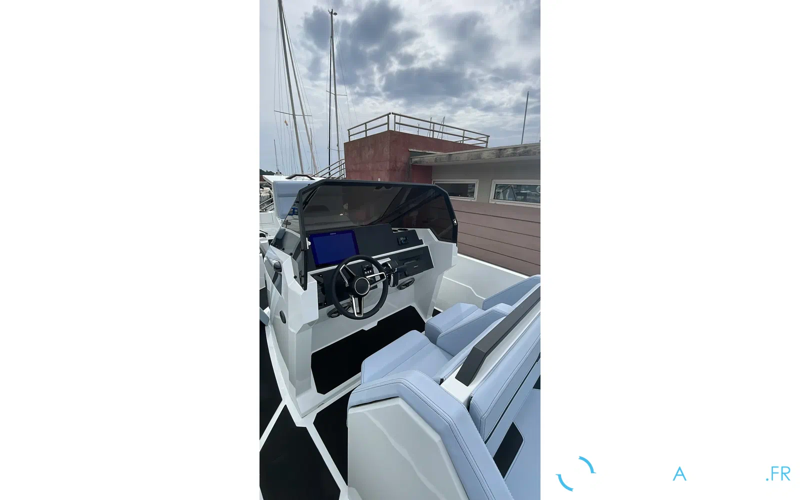 slider 3 Iron Boats 827