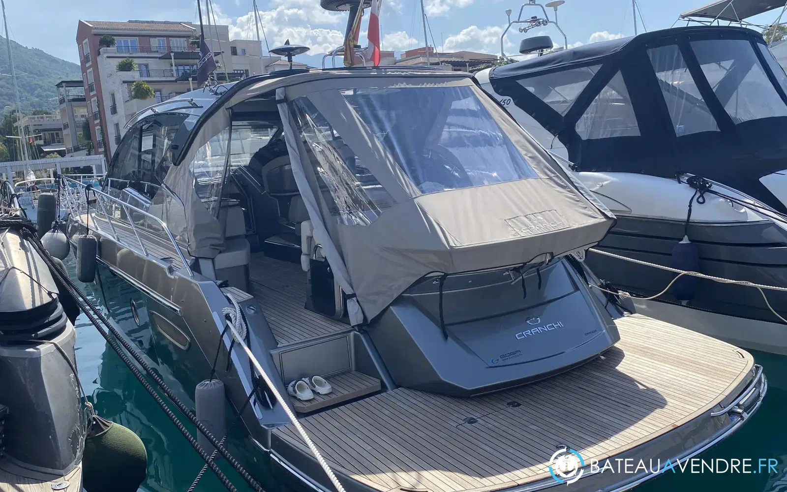 slider 19 Cranchi M 44 Hard Top