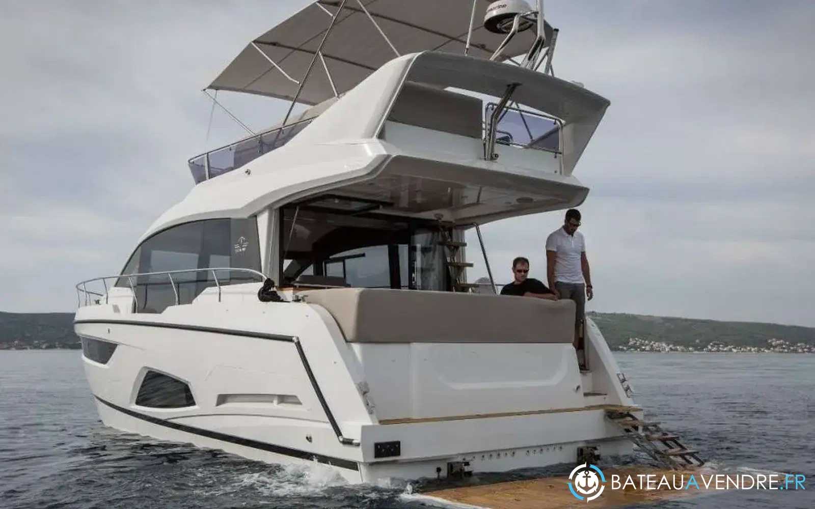slider 13 Sealine F430