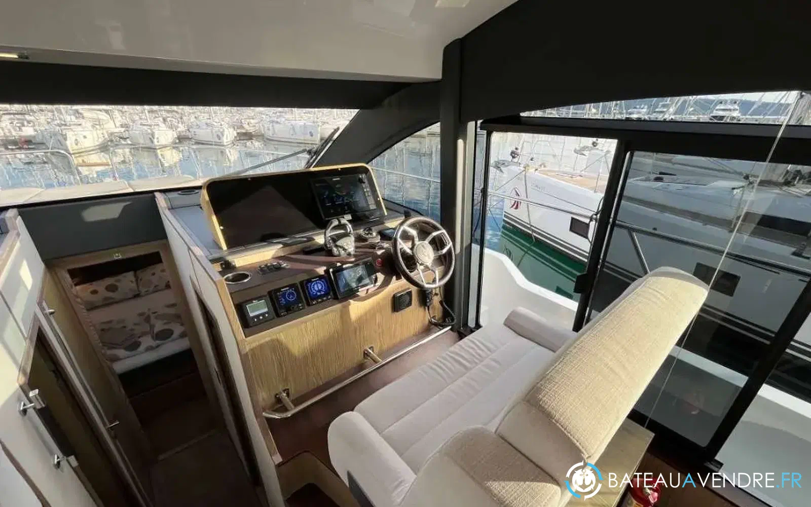 slider 17 Sealine F430