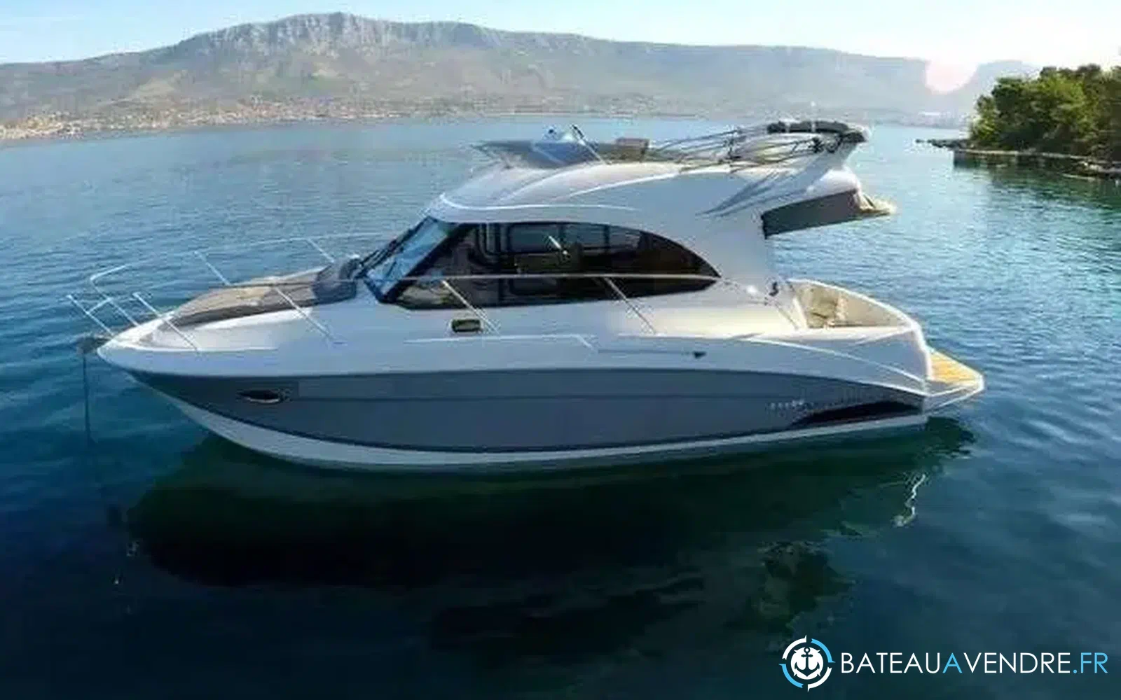 slider 1 Beneteau Antares 30 Fly