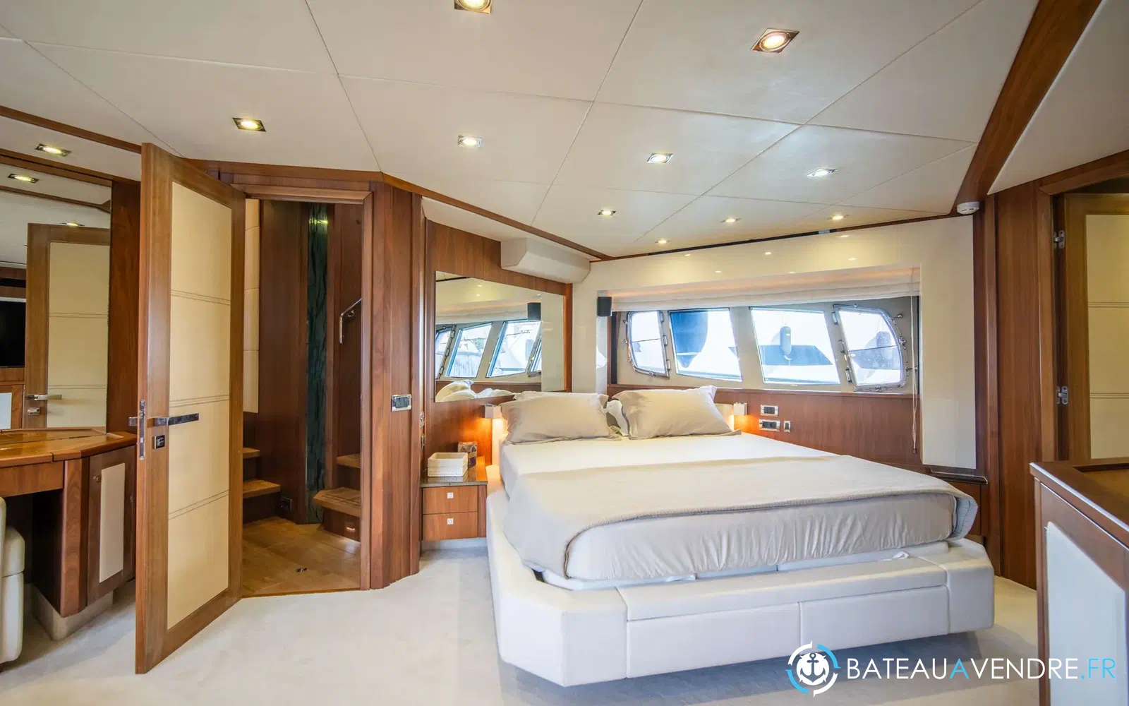slider 15 Sunseeker Predator 92