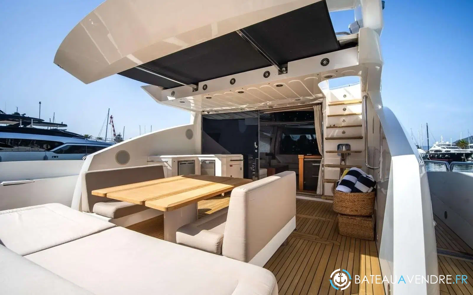 slider 16 Sunseeker Predator 92