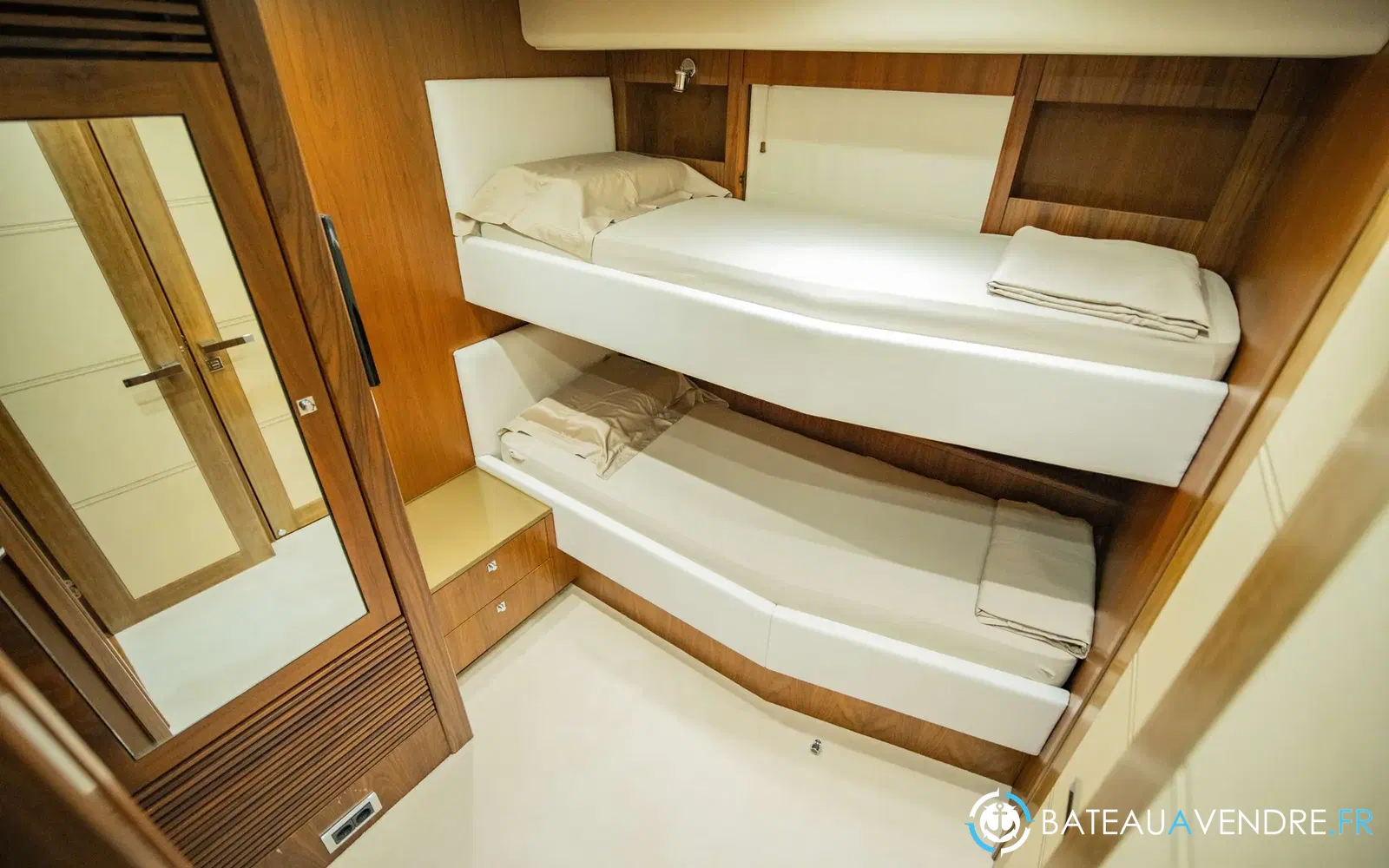 slider 27 Sunseeker Predator 92