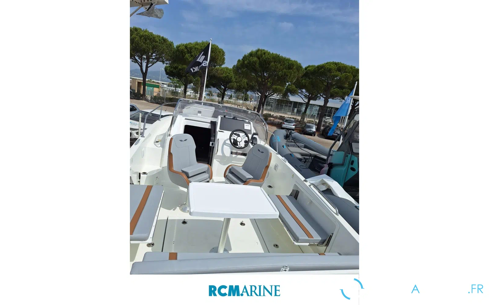 slider 1 Beneteau Flyer 8 SUNdeck V2