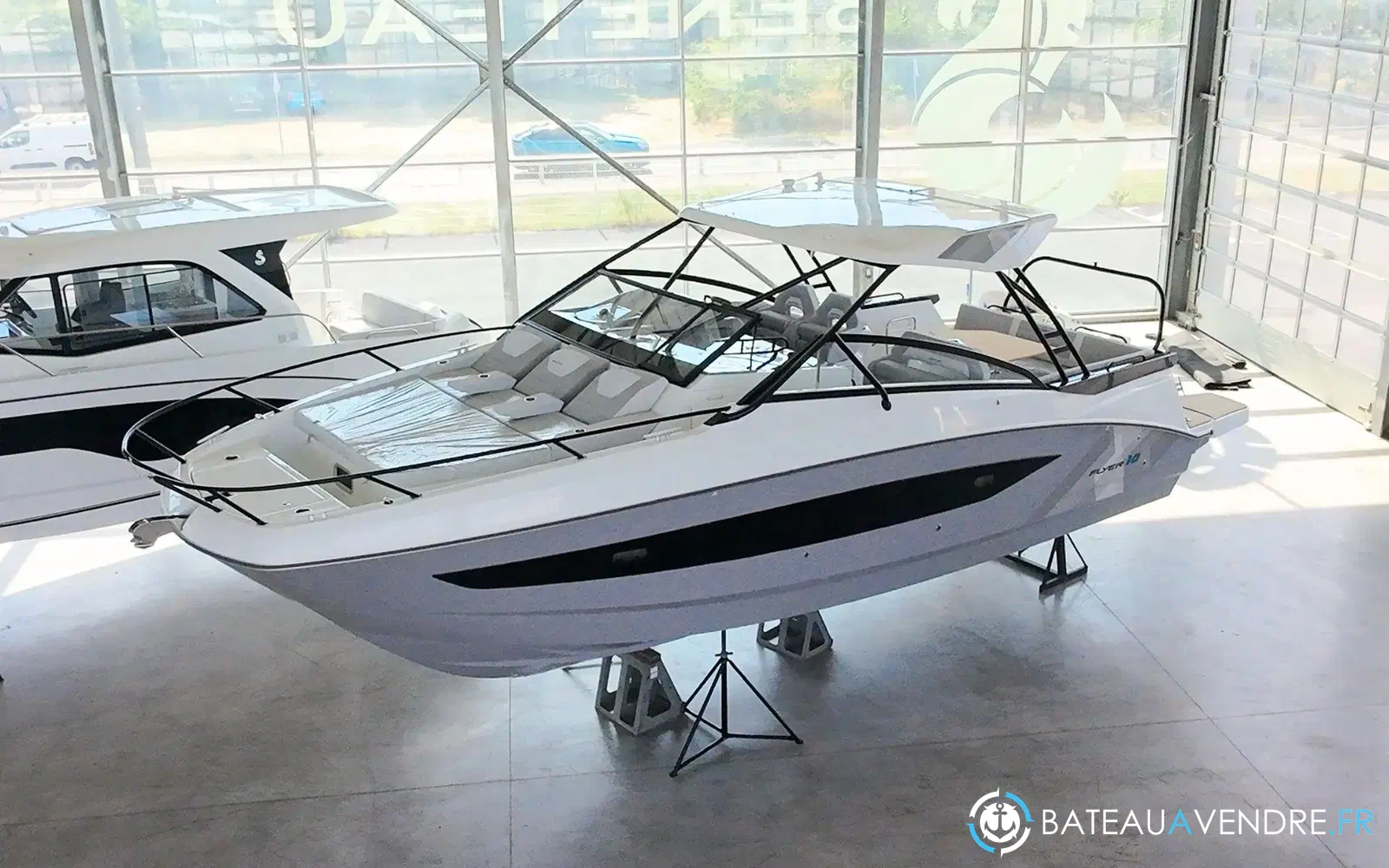 slider 1 Beneteau Flyer 10
