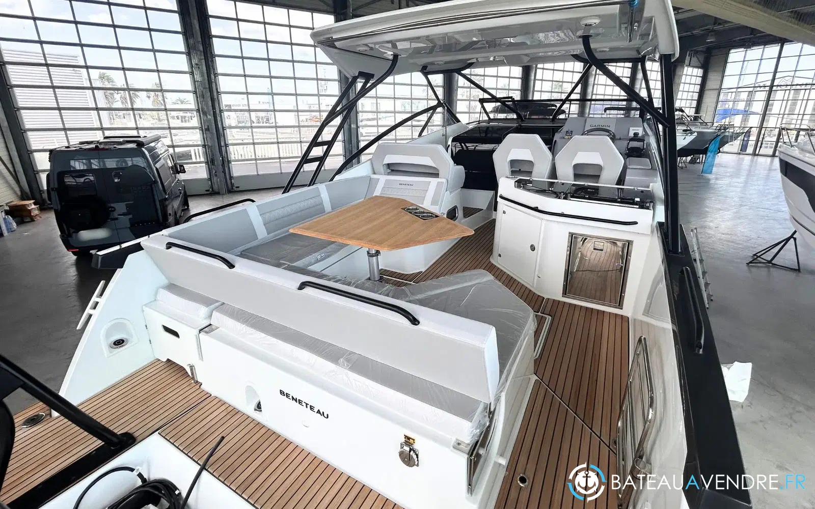slider 3 Beneteau Flyer 10