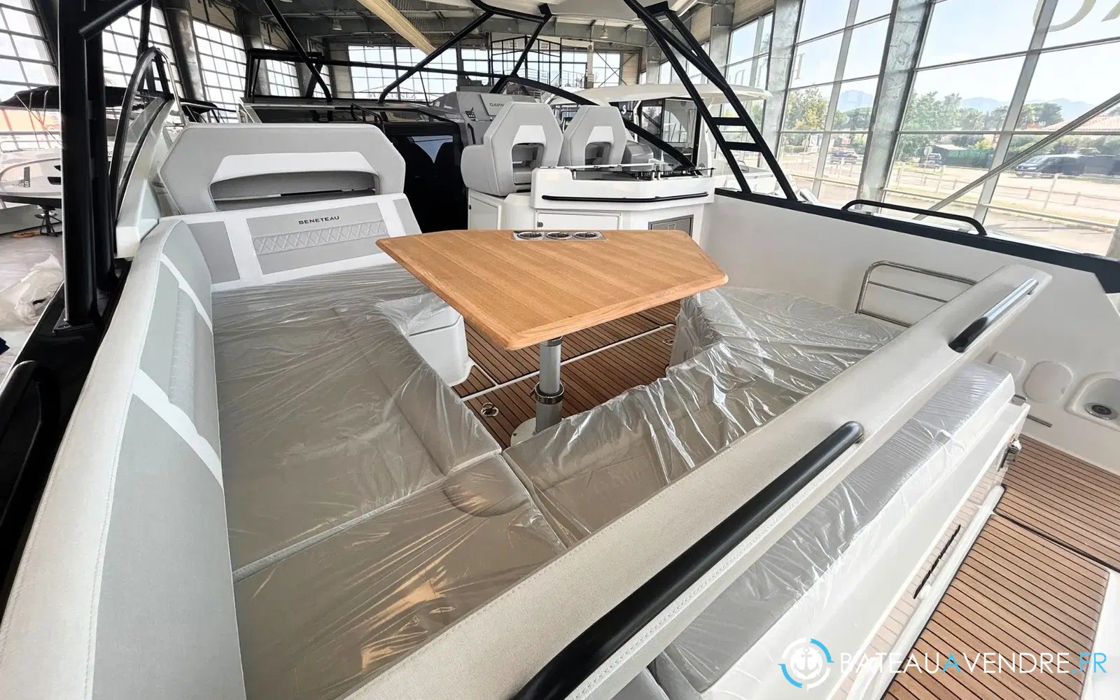 slider 4 Beneteau Flyer 10