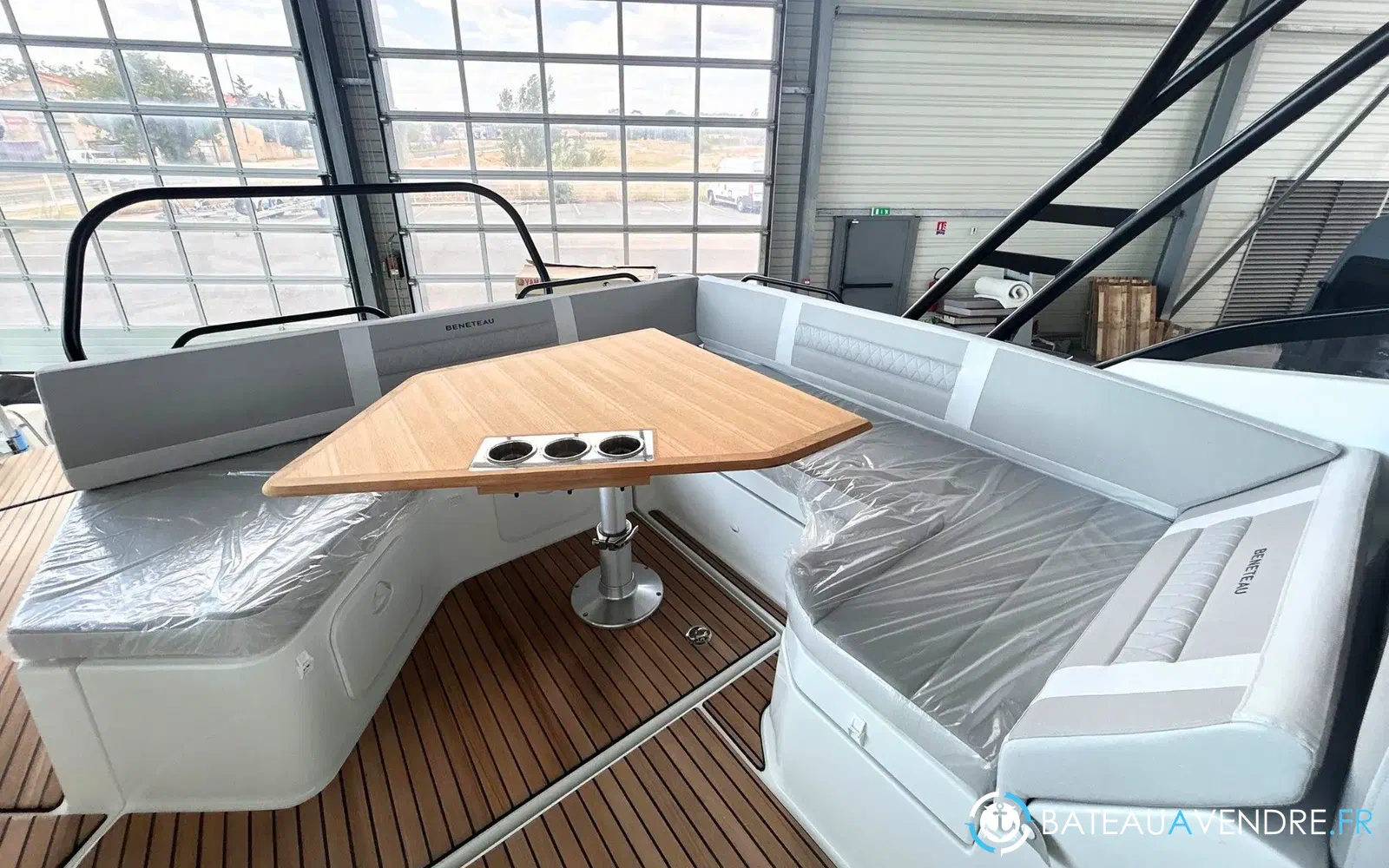 slider 6 Beneteau Flyer 10
