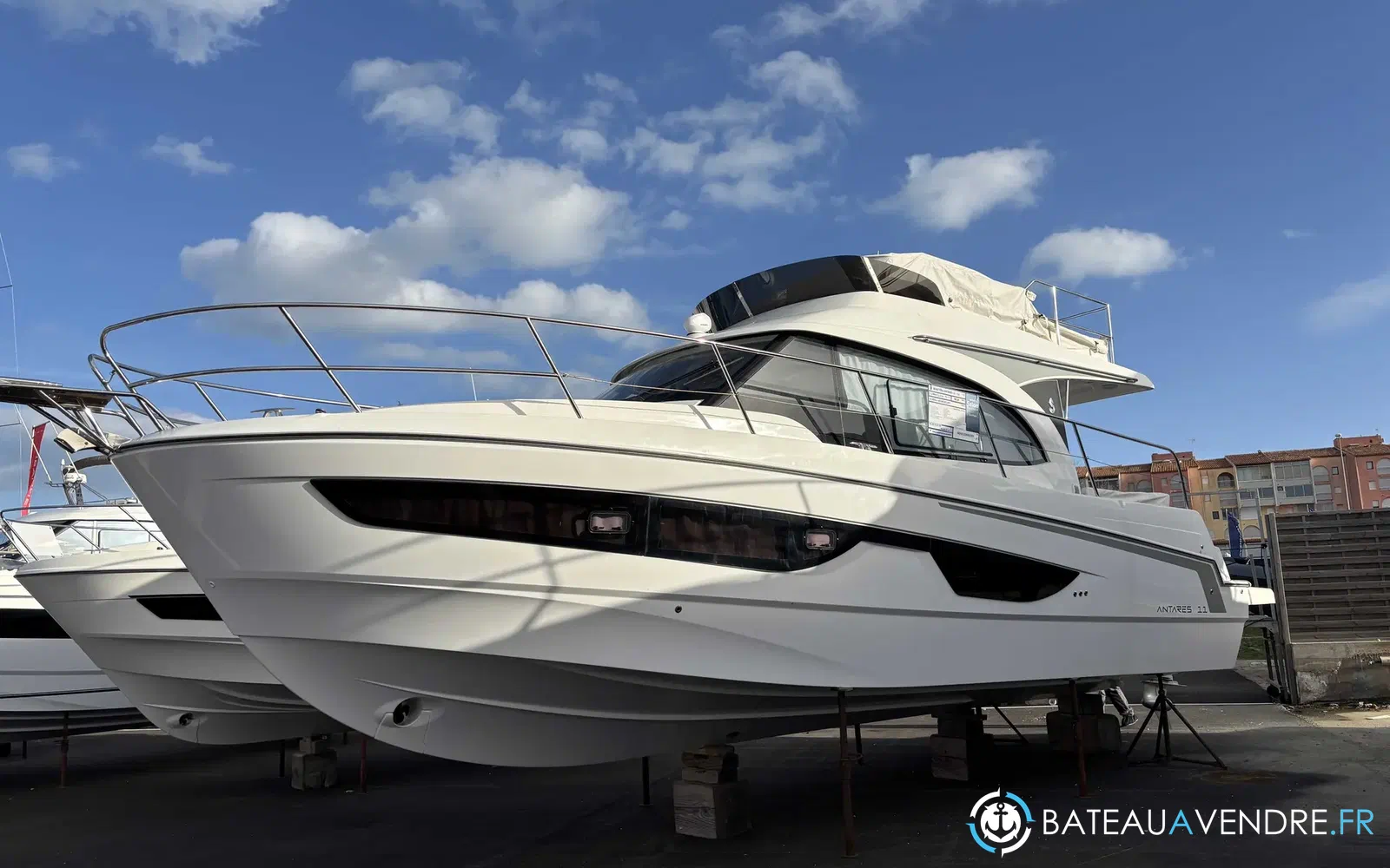 slider 0 Beneteau Antares 11