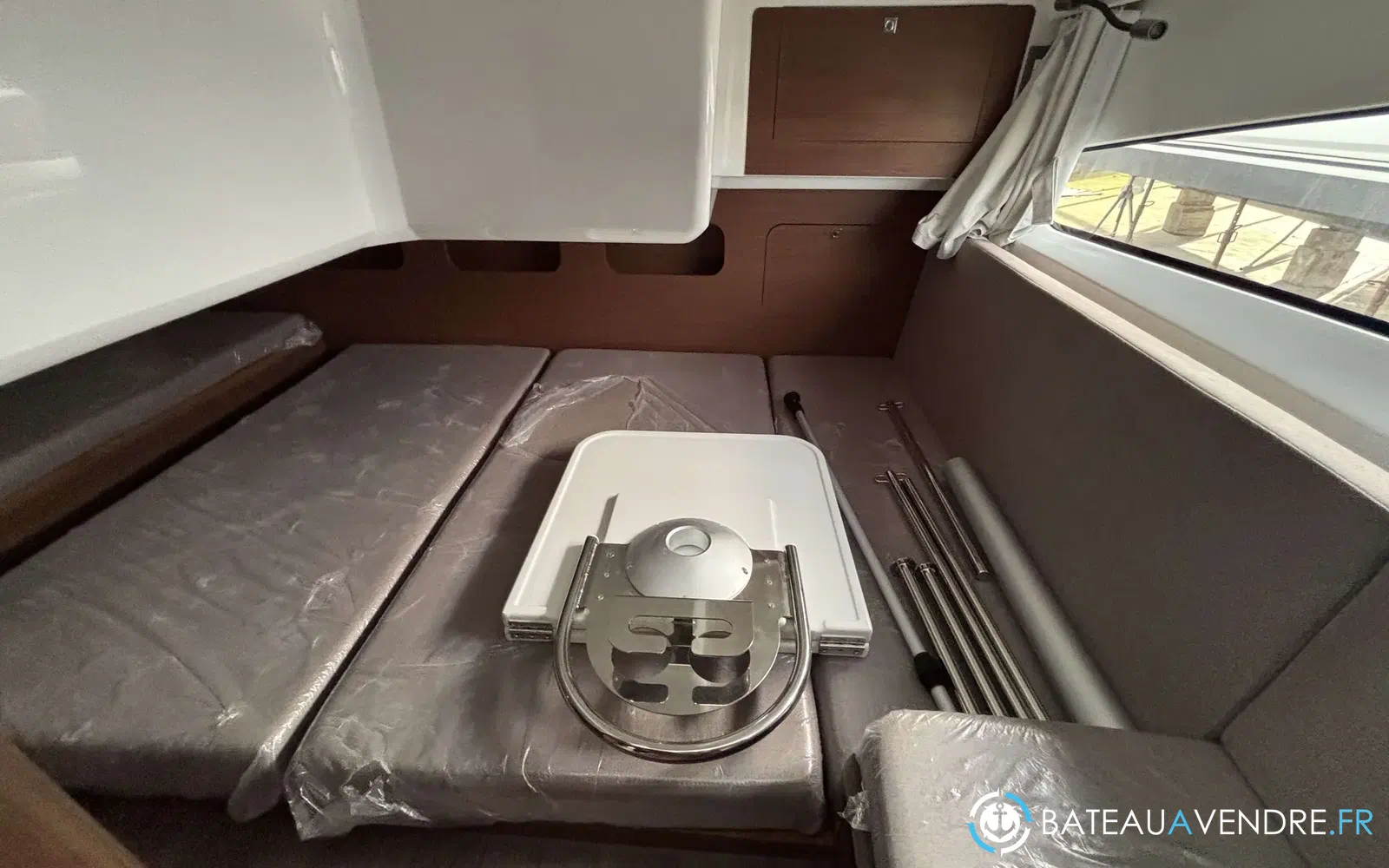 slider 14 Beneteau Antares 11