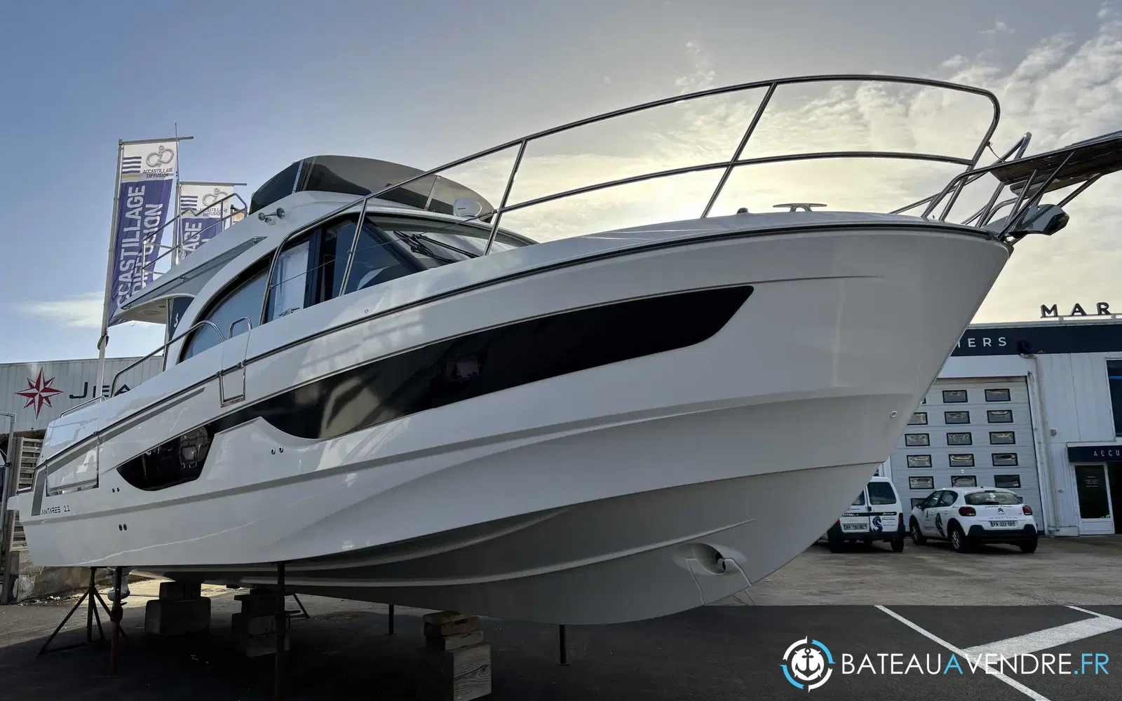 slider 1 Beneteau Antares 11