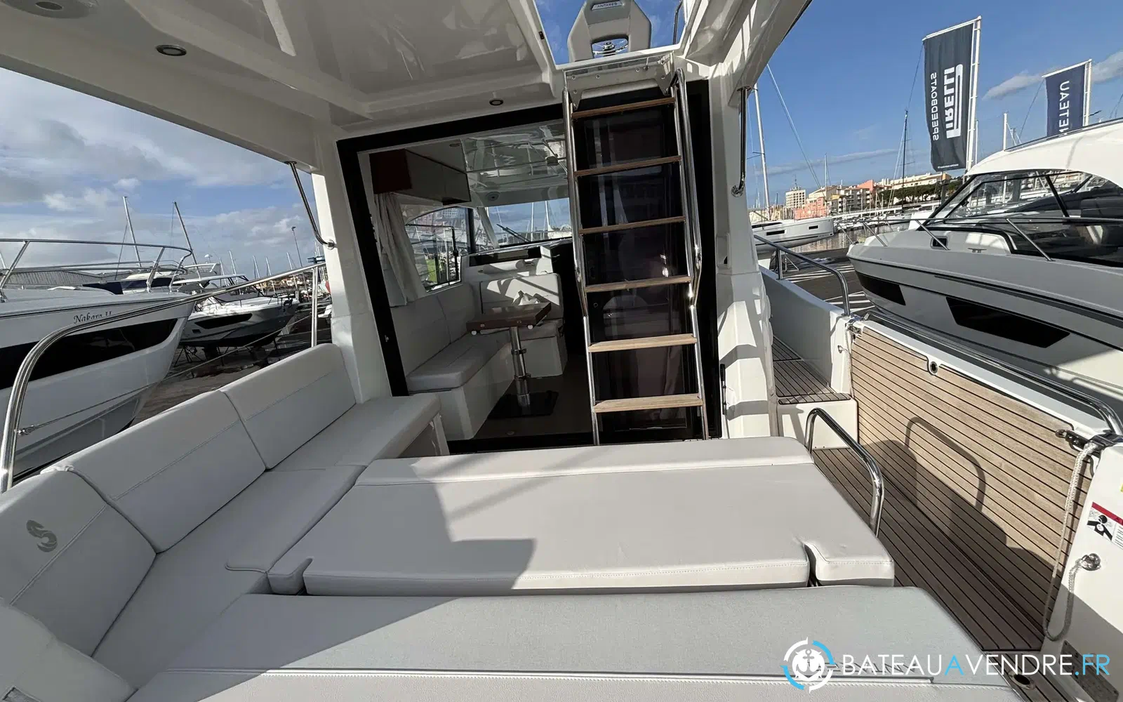 slider 5 Beneteau Antares 11