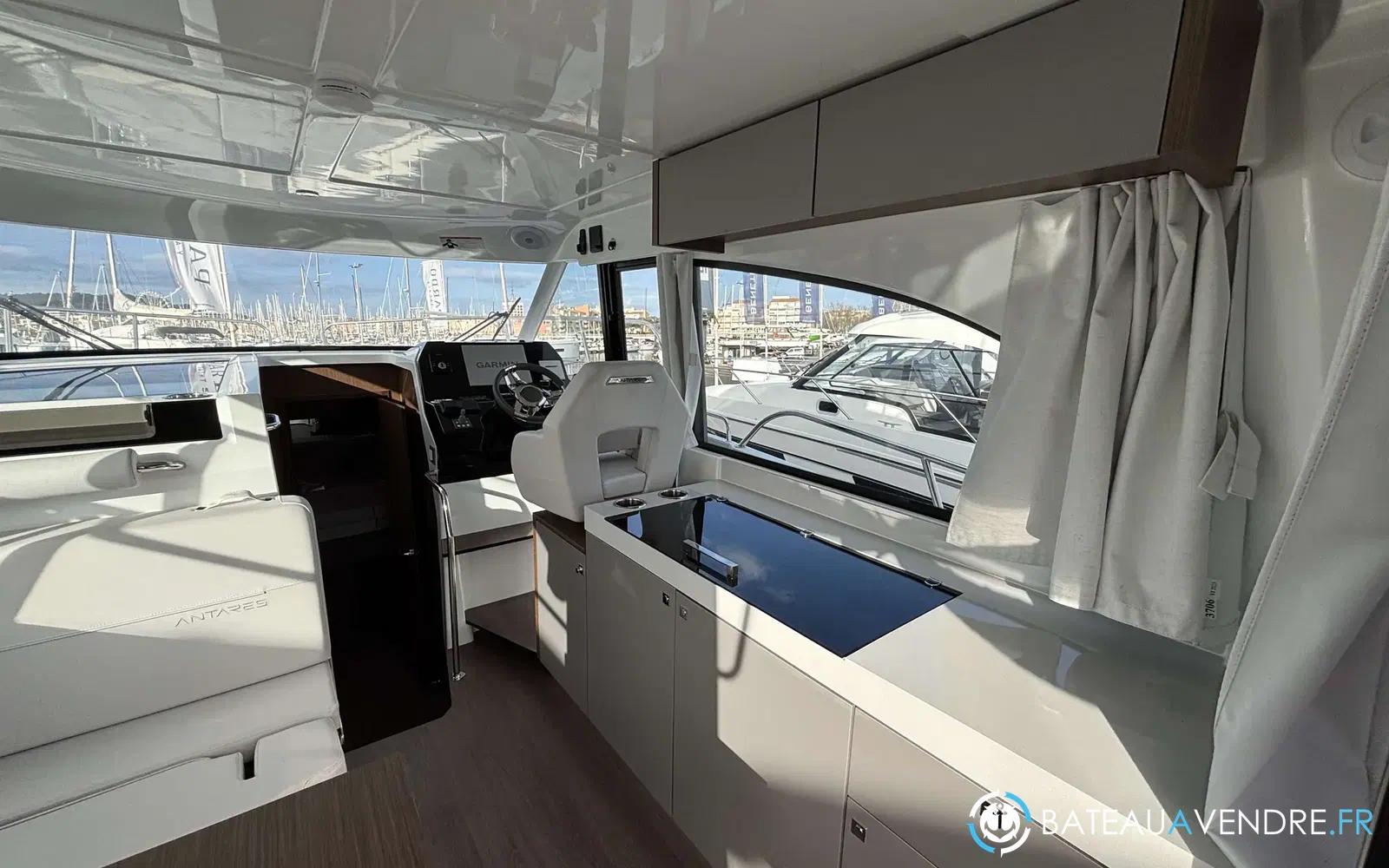 slider 7 Beneteau Antares 11