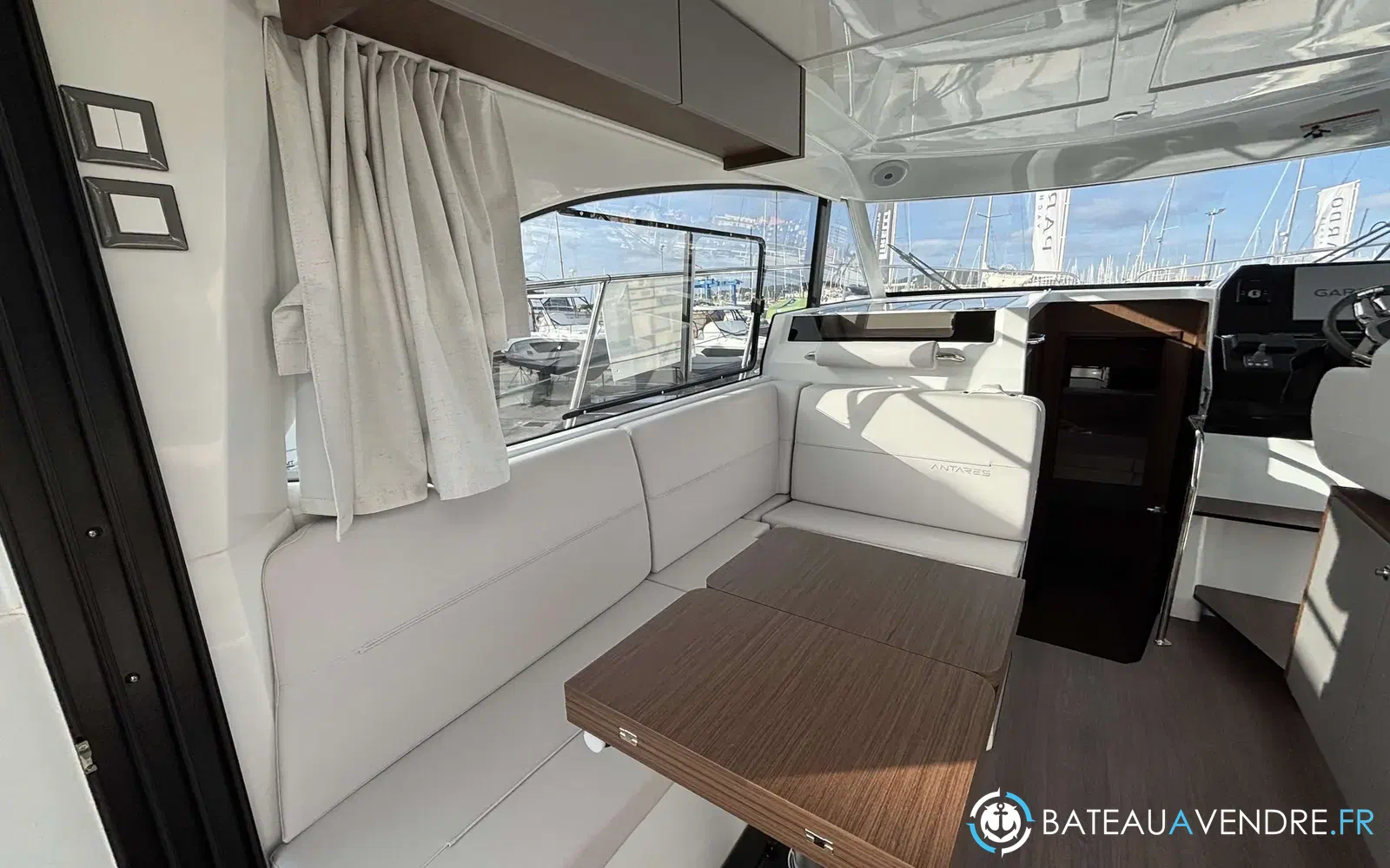 slider 8 Beneteau Antares 11