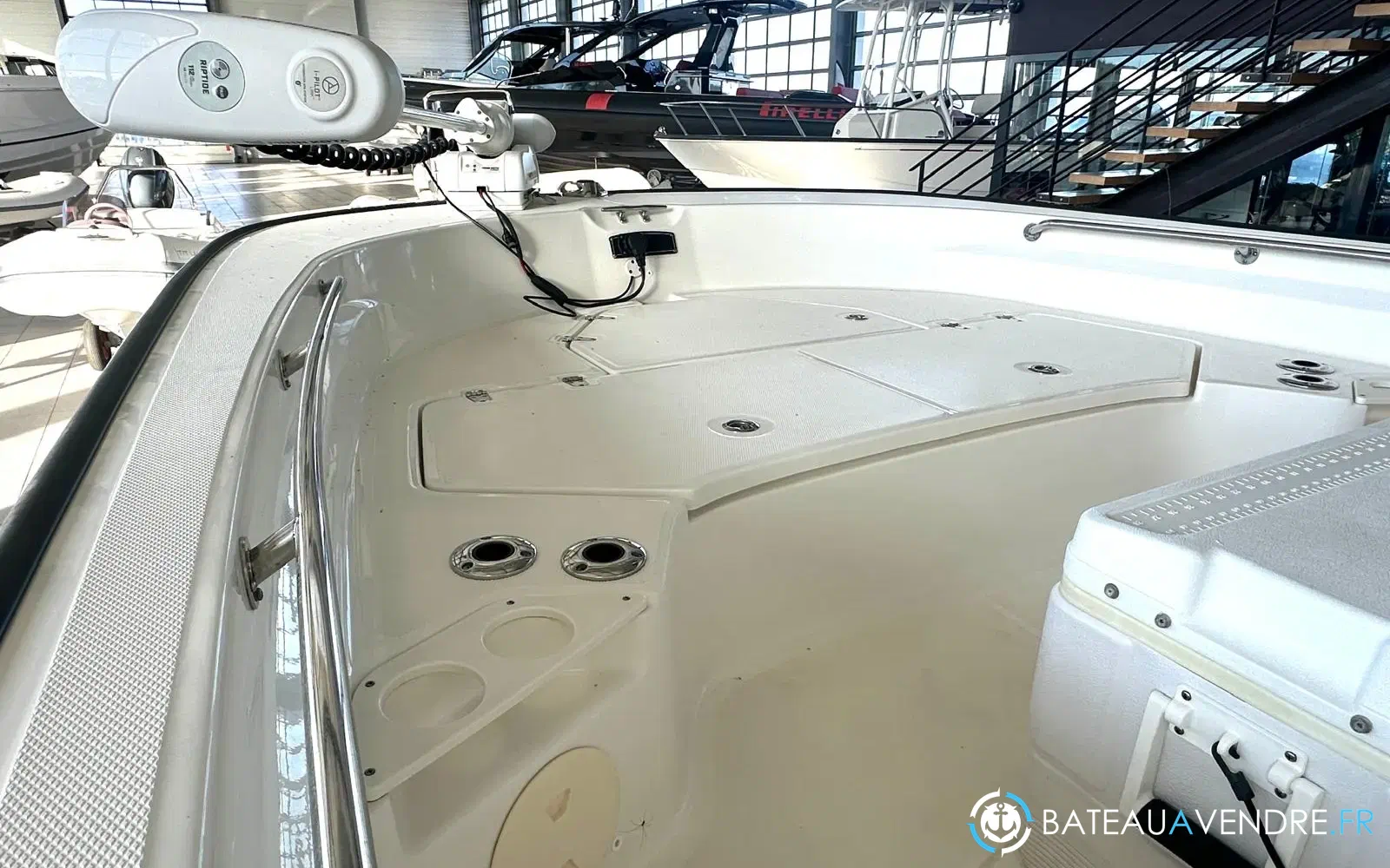 slider 3 Boston Whaler 210 Montauk