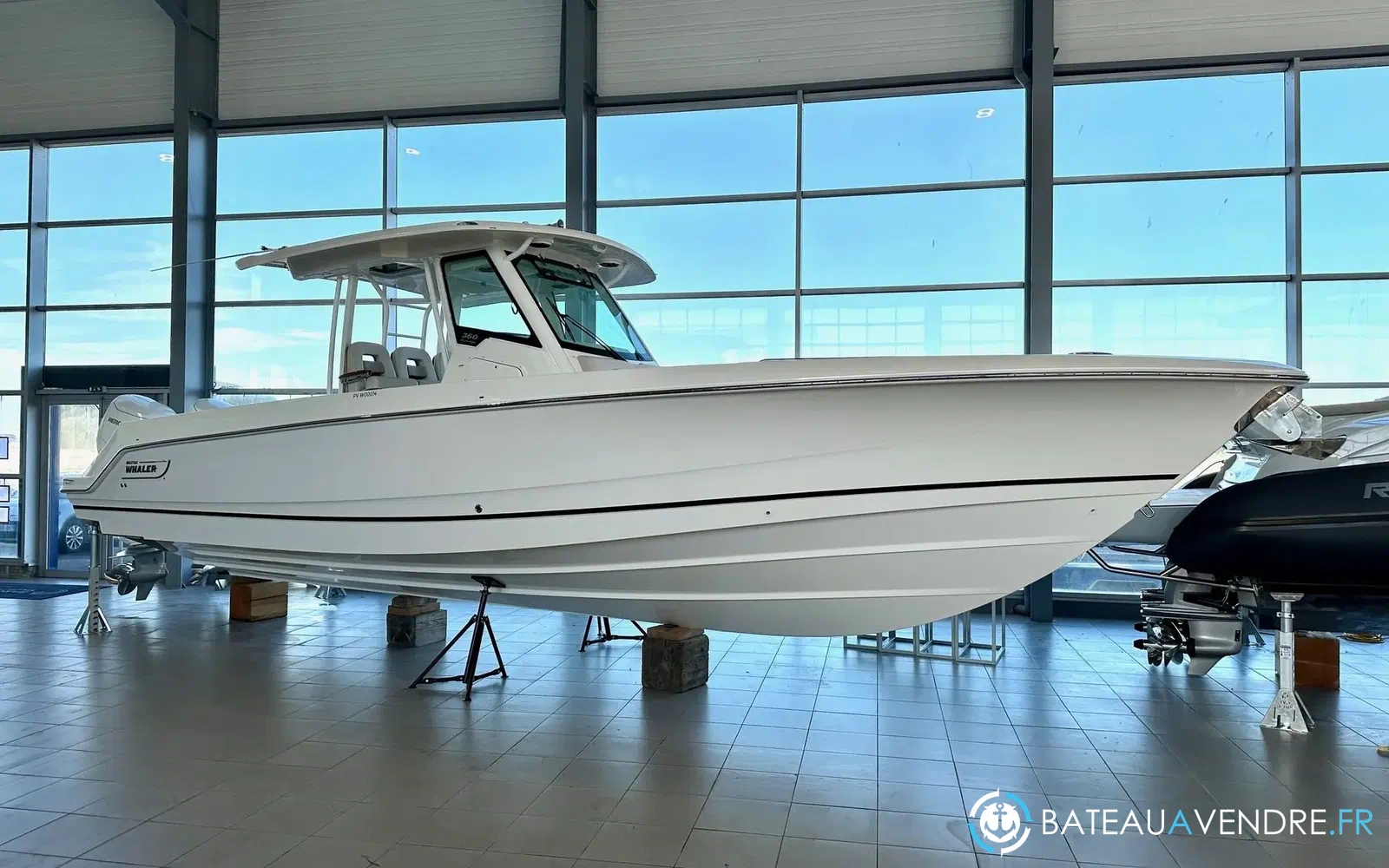 slider 0 Boston Whaler 360 Outrage