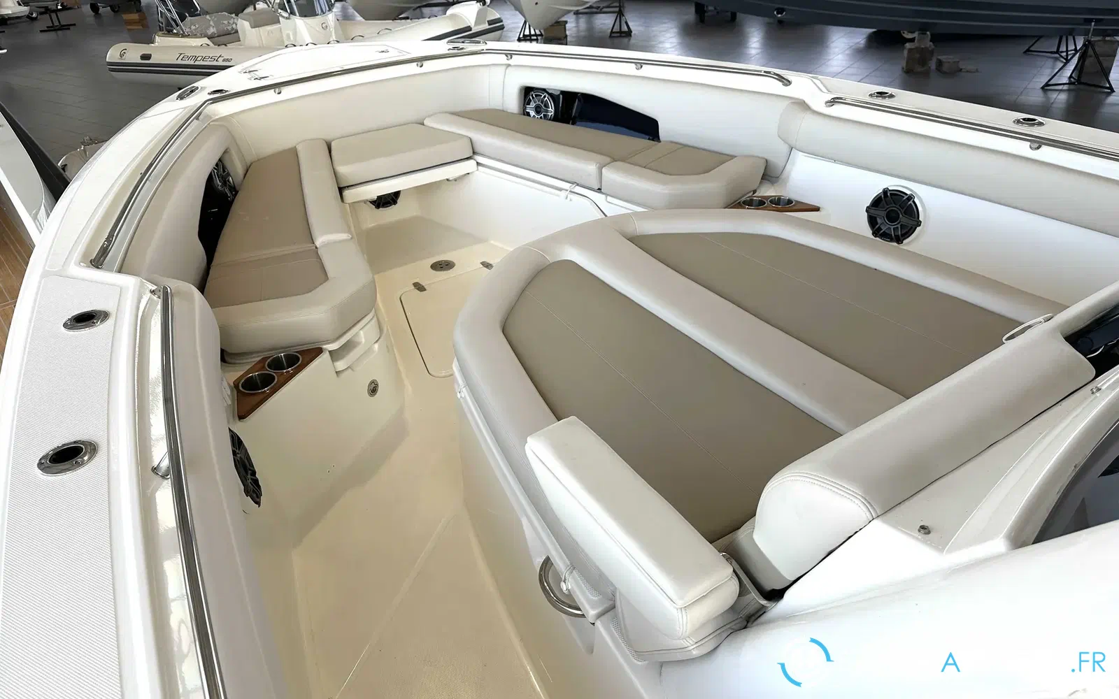 slider 10 Boston Whaler 360 Outrage