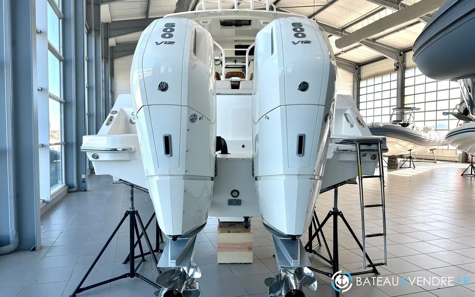 slider 1 Boston Whaler 360 Outrage