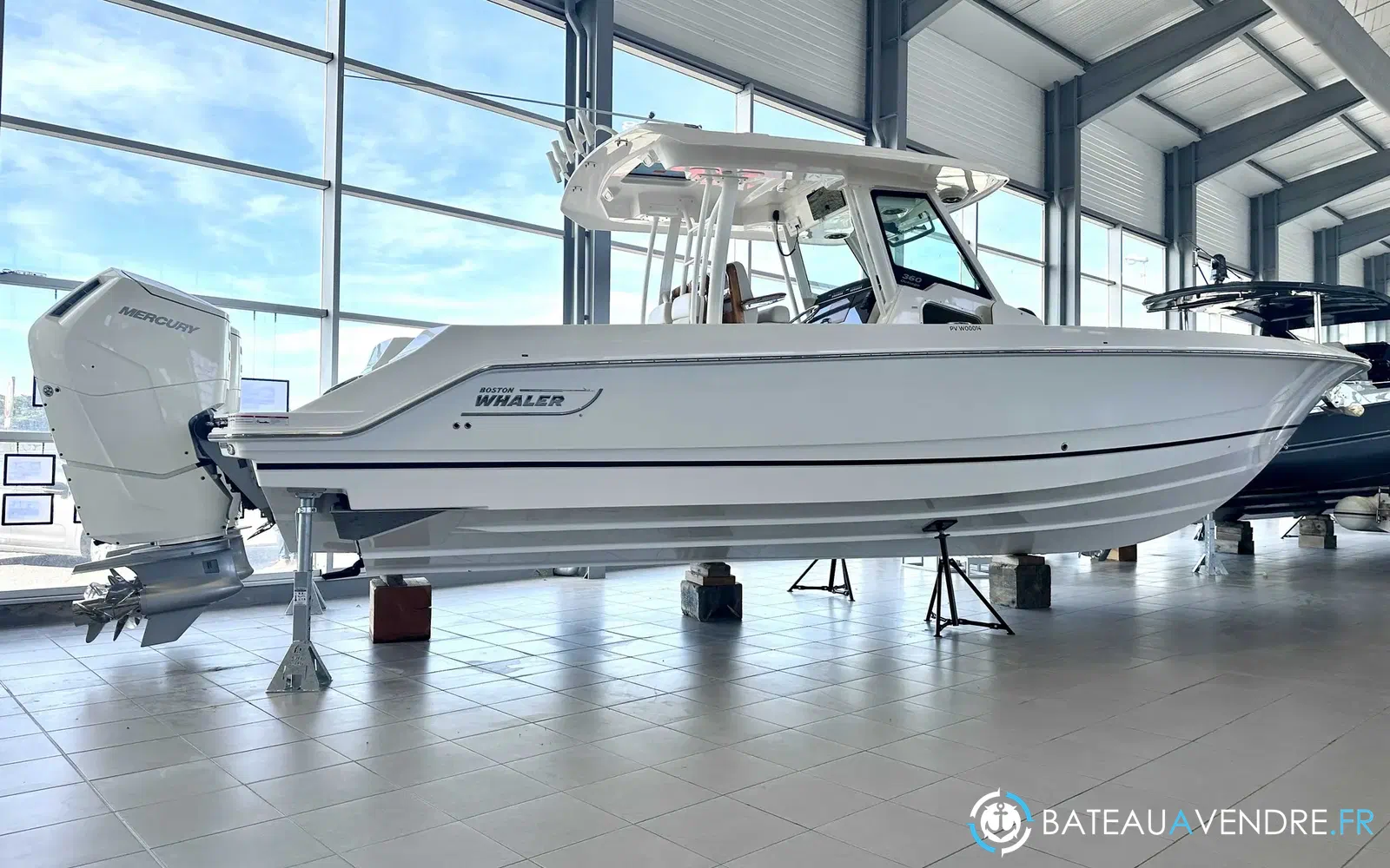 slider 2 Boston Whaler 360 Outrage