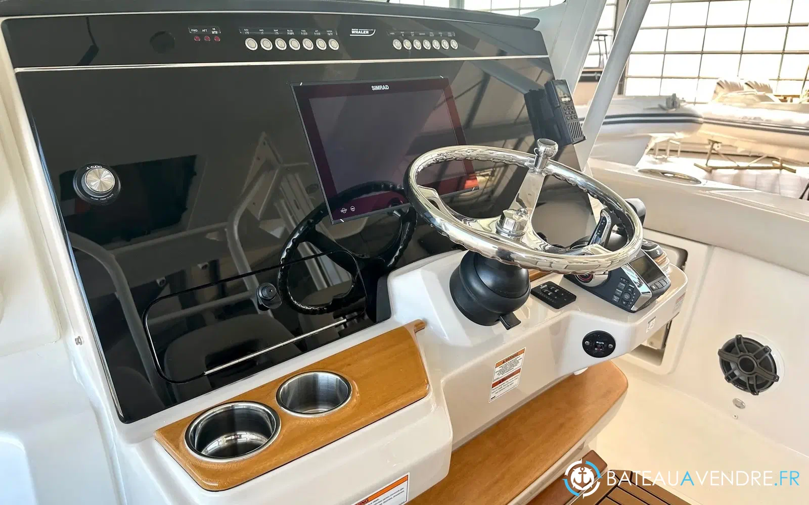 slider 7 Boston Whaler 360 Outrage