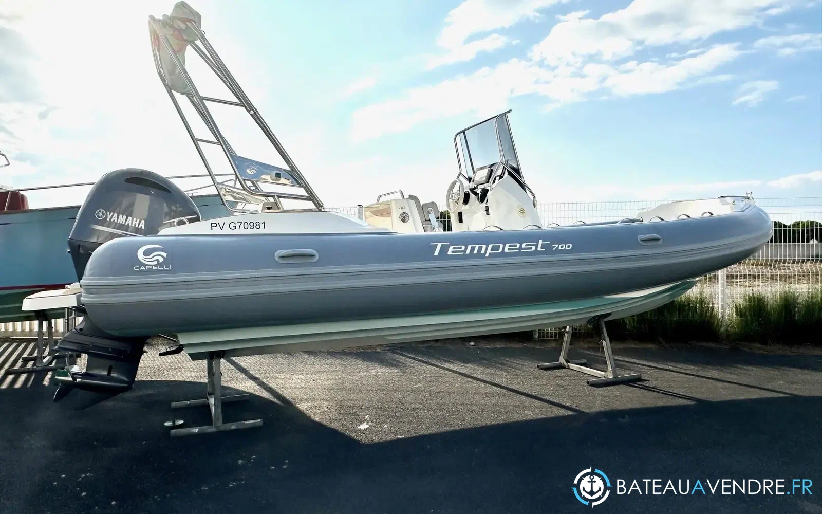 slider 0 Capelli Tempest 700