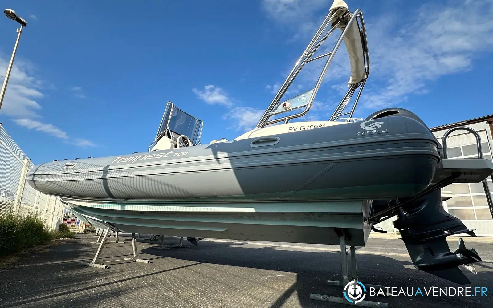 slider 4 Capelli Tempest 700