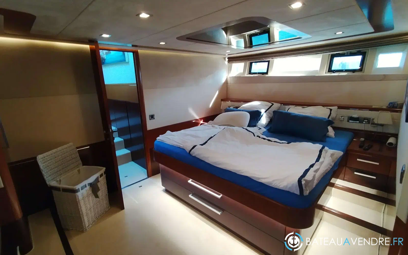 slider 12 Galeon 640 Fly