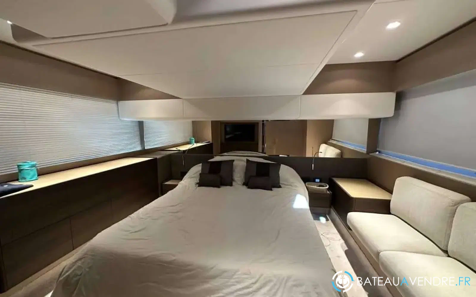 slider 8 Ferretti 500