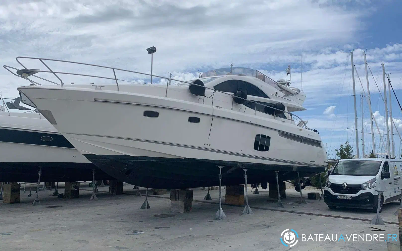 slider 13 Fairline Phantom 48