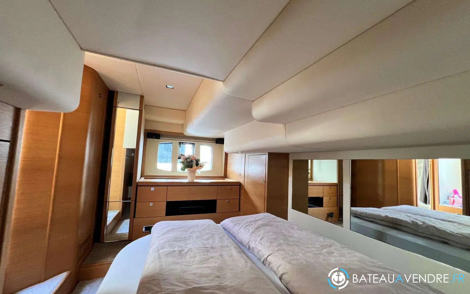 slider 15 Fairline Phantom 48