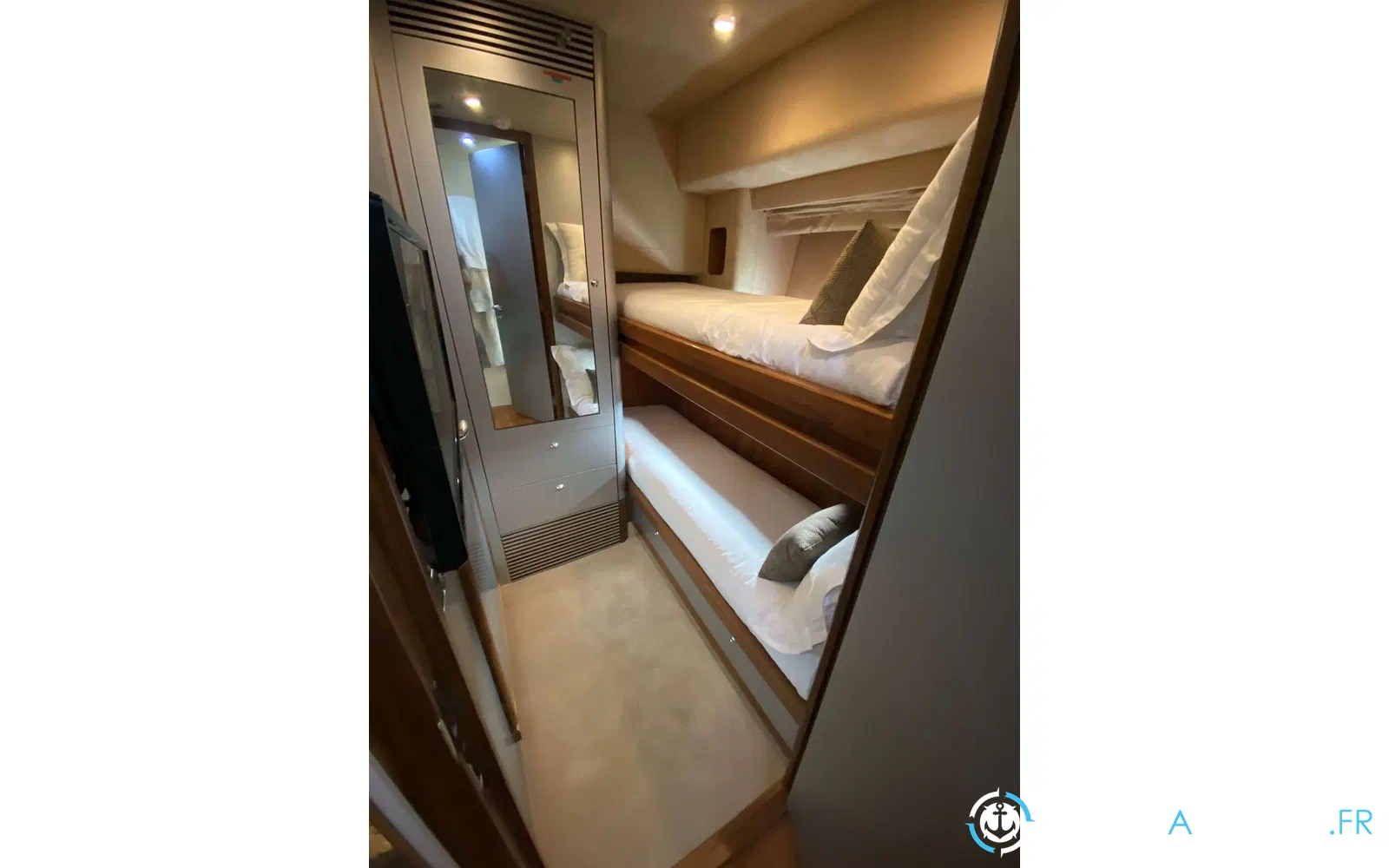 slider 3 Sunseeker Predator 82