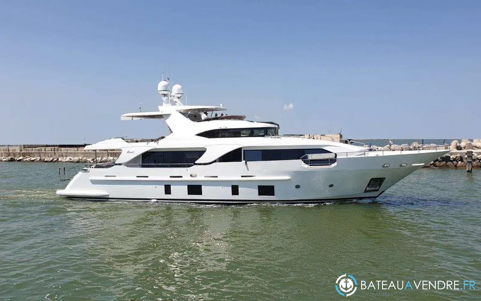 slider 0 Benetti Delfino 93