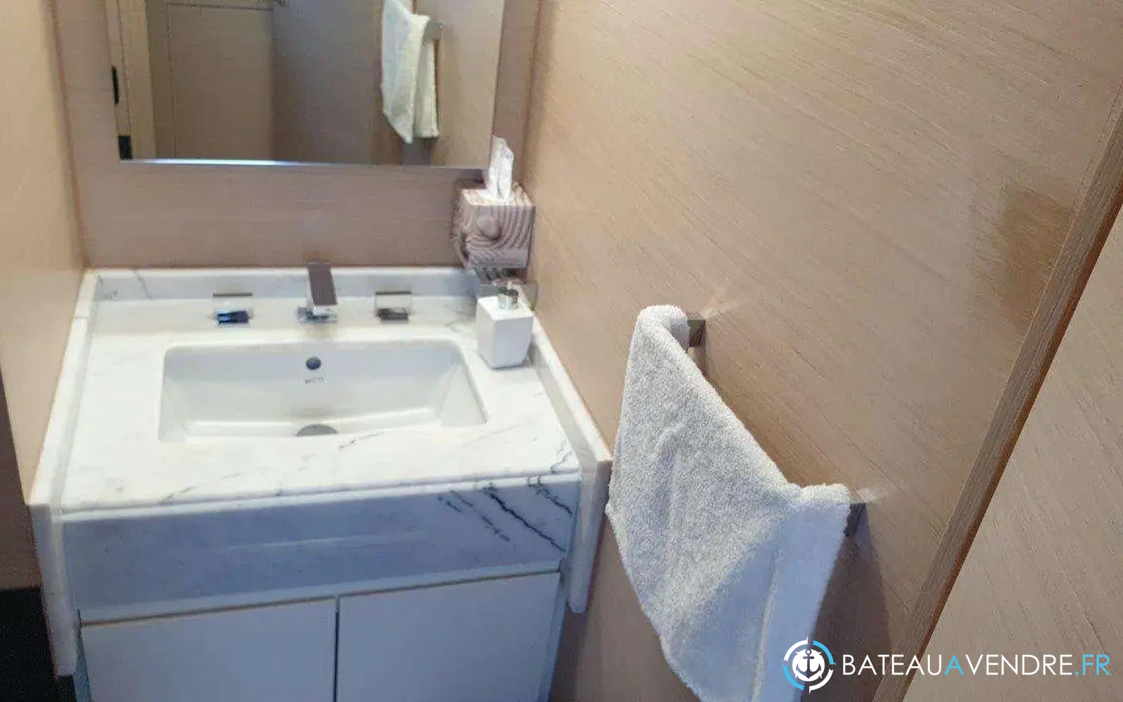 slider 16 Benetti Delfino 93