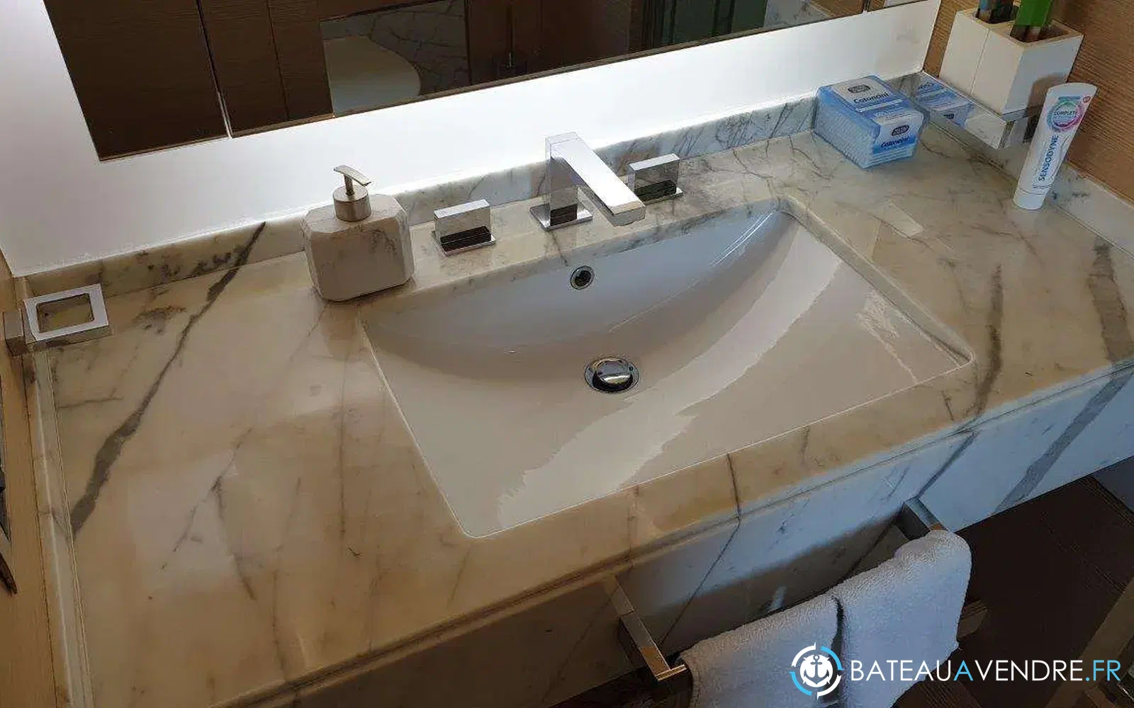 slider 23 Benetti Delfino 93