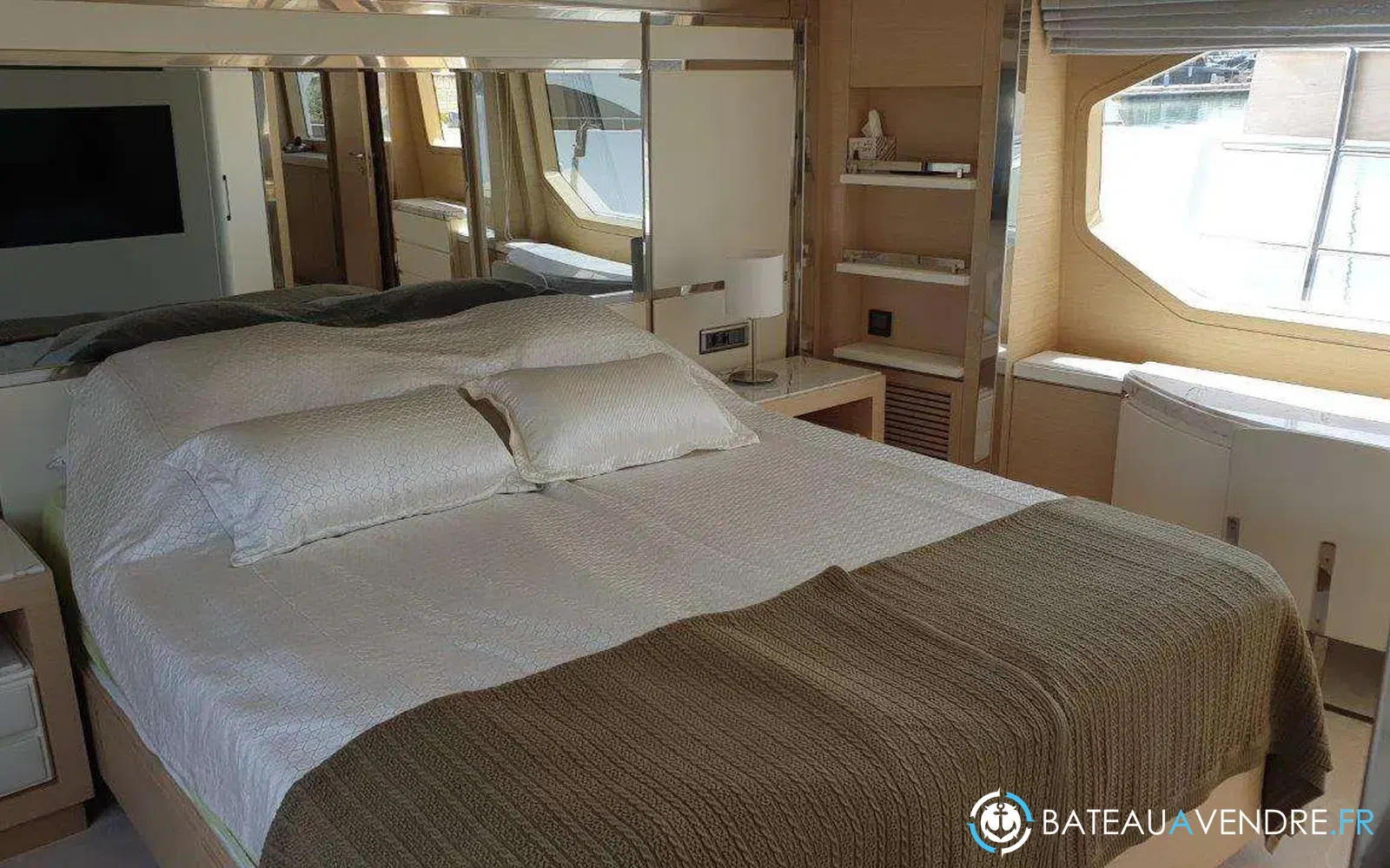slider 4 Benetti Delfino 93