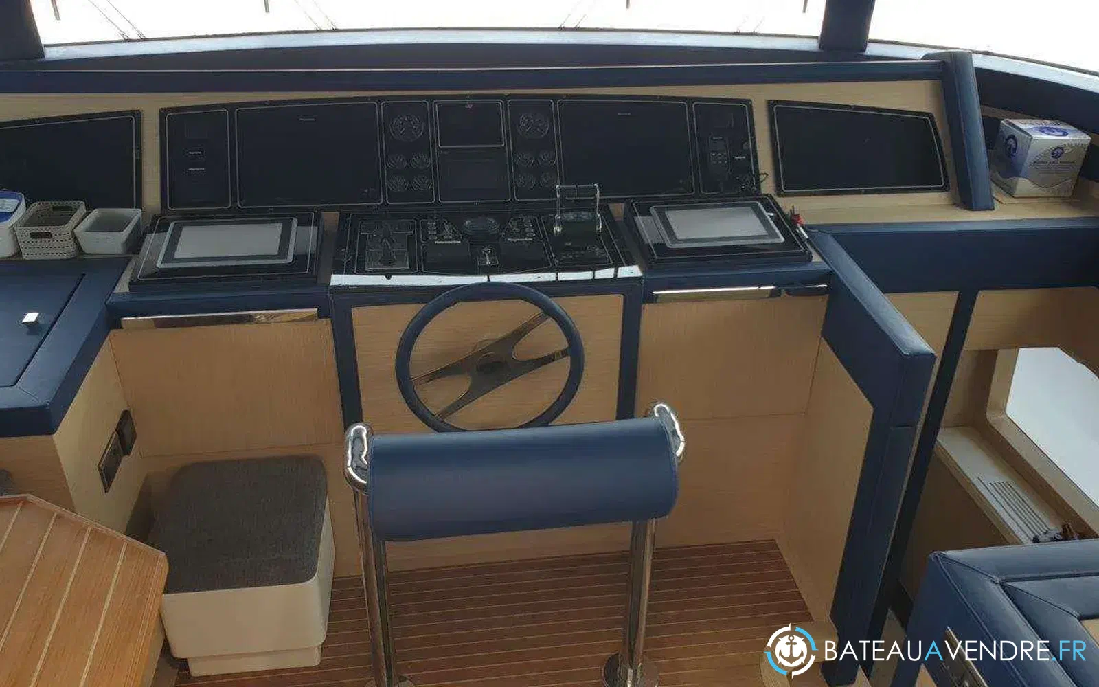 slider 6 Benetti Delfino 93