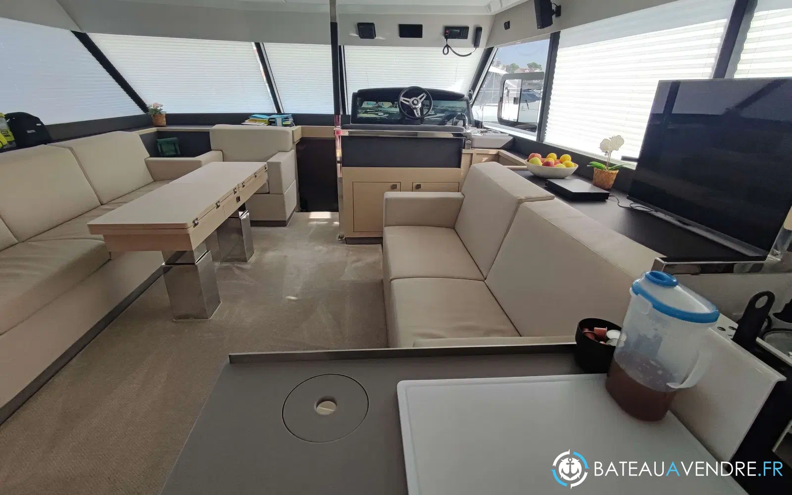 slider 10 Fountaine Pajot My 44