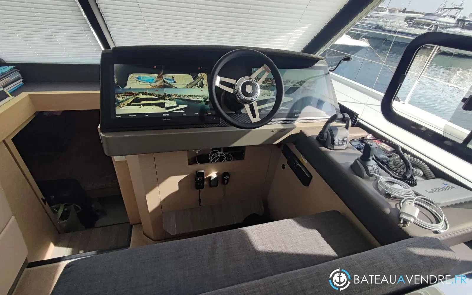 slider 14 Fountaine Pajot My 44