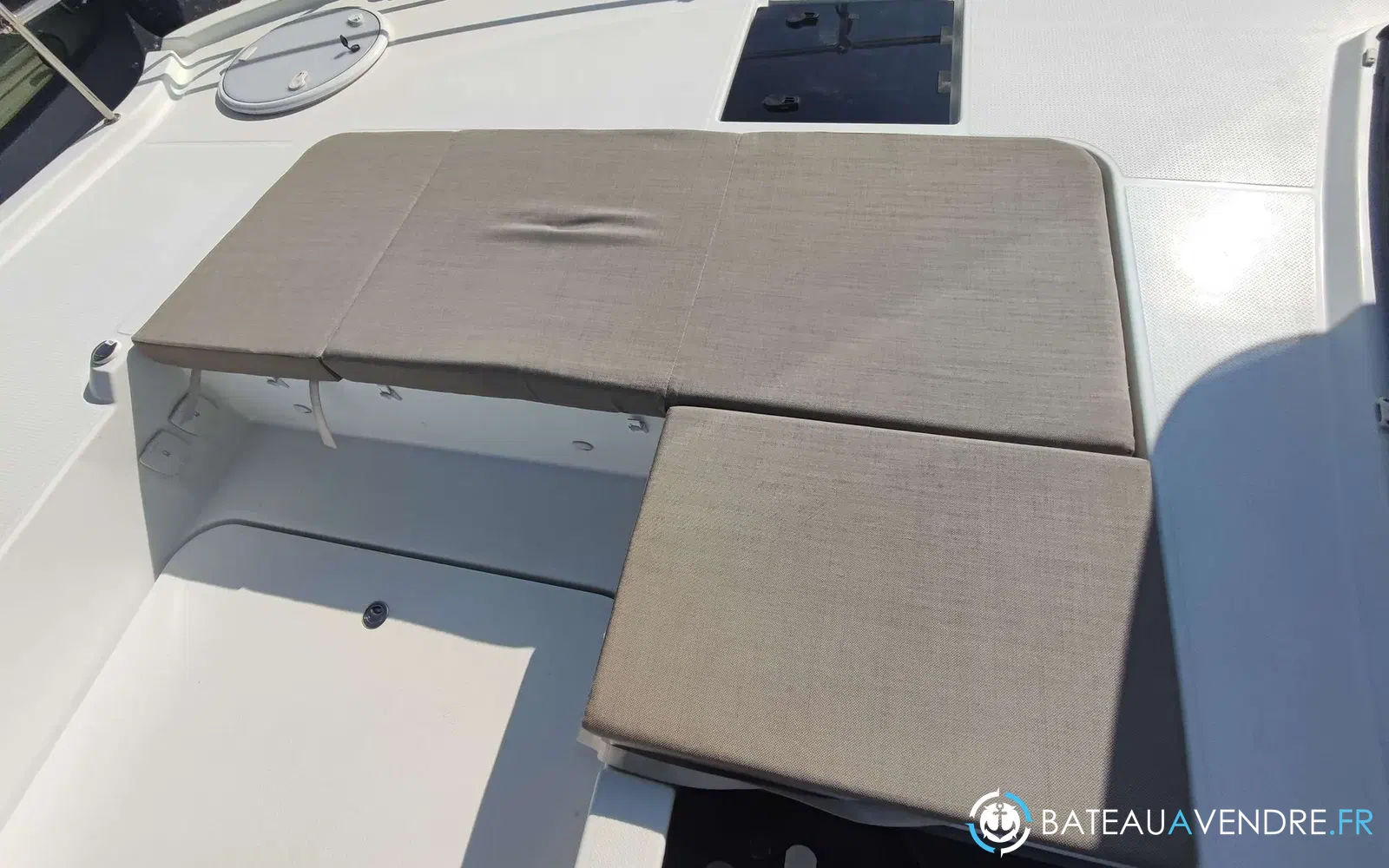 slider 16 Fountaine Pajot My 44