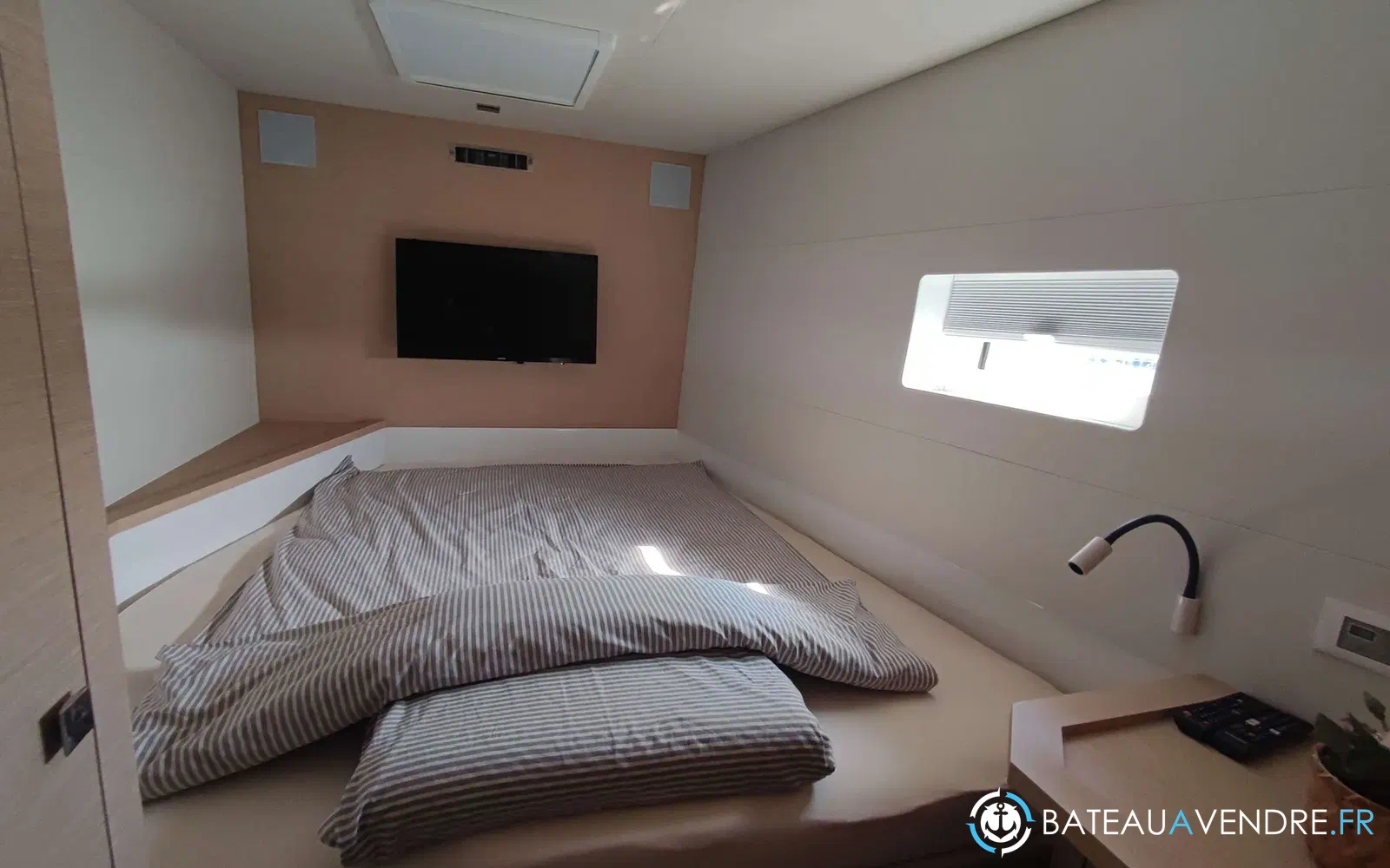 slider 18 Fountaine Pajot My 44