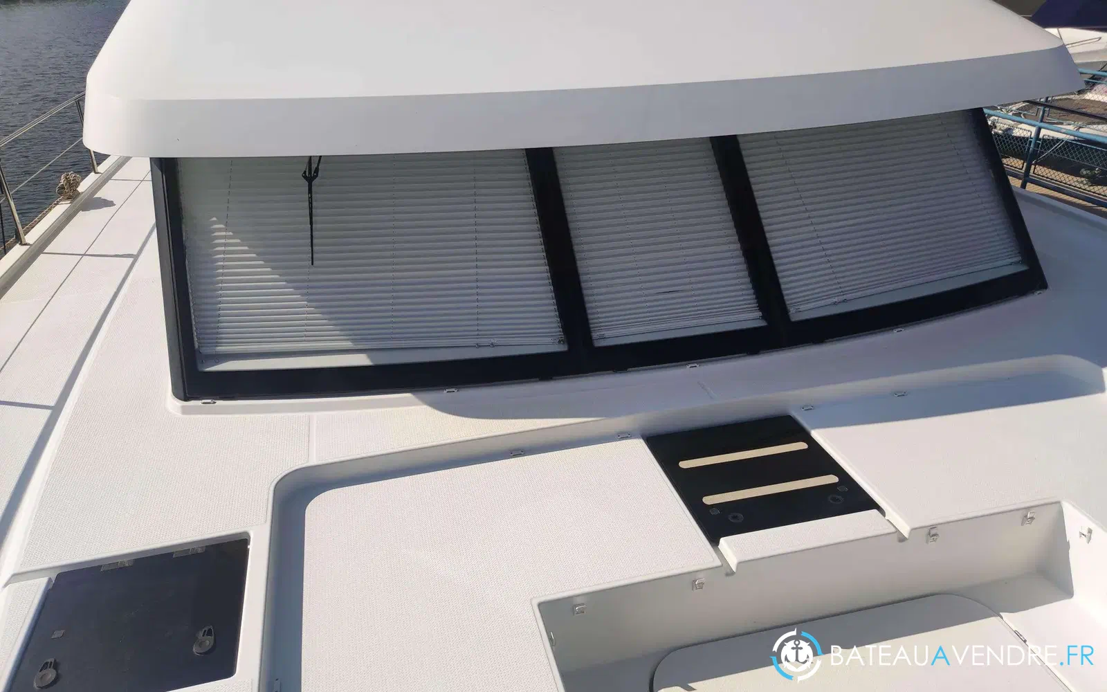 slider 29 Fountaine Pajot My 44