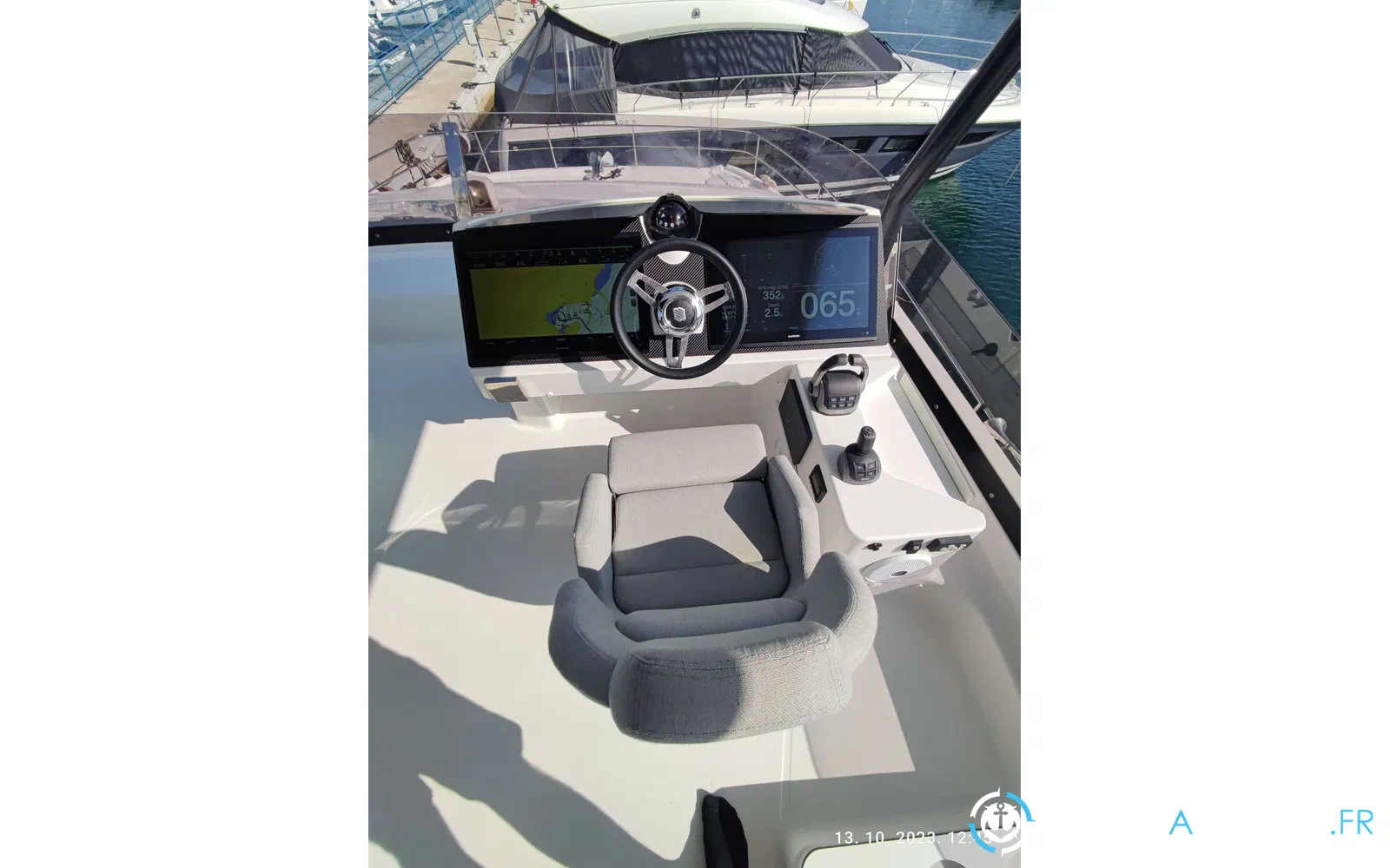 slider 30 Fountaine Pajot My 44
