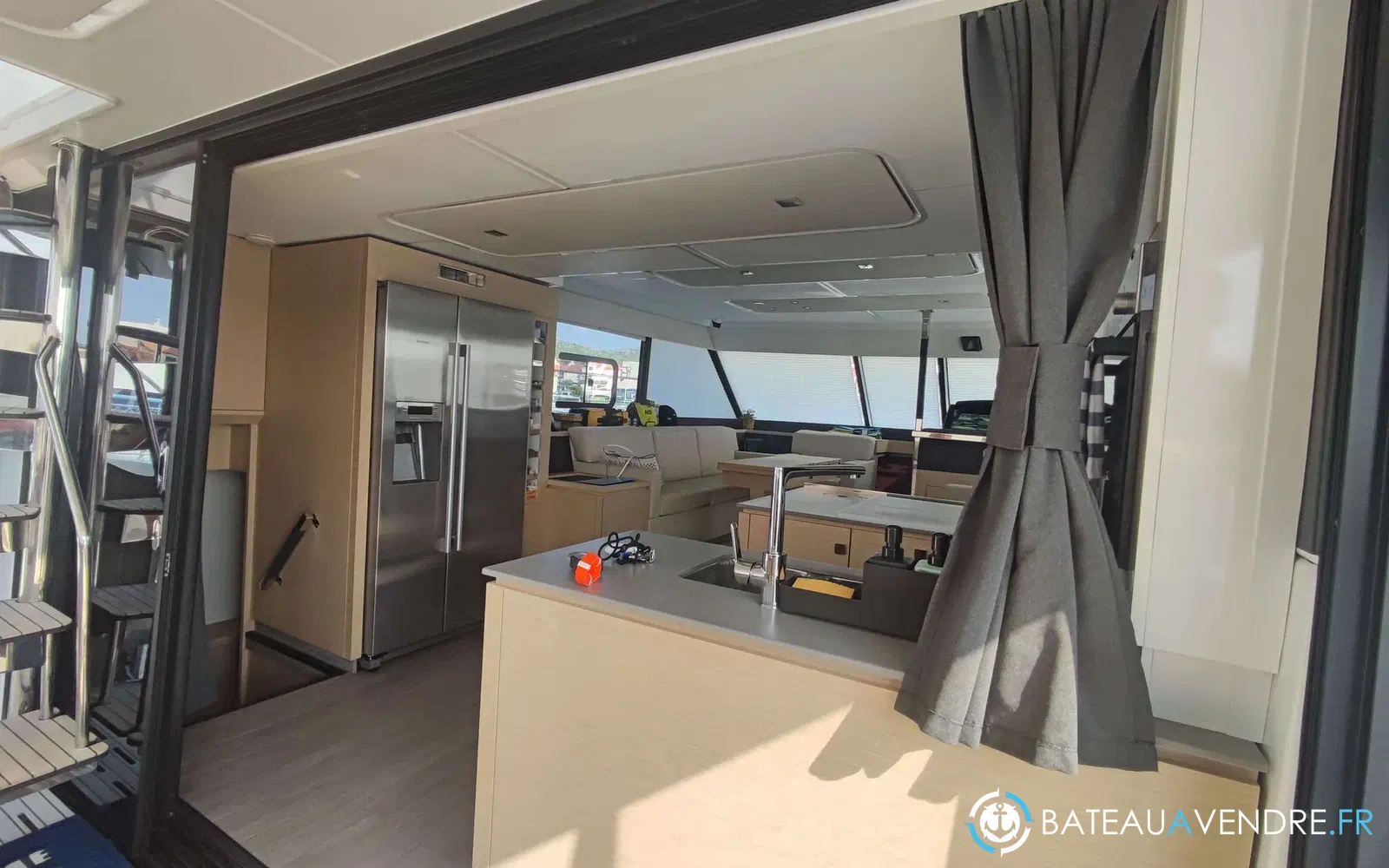 slider 8 Fountaine Pajot My 44