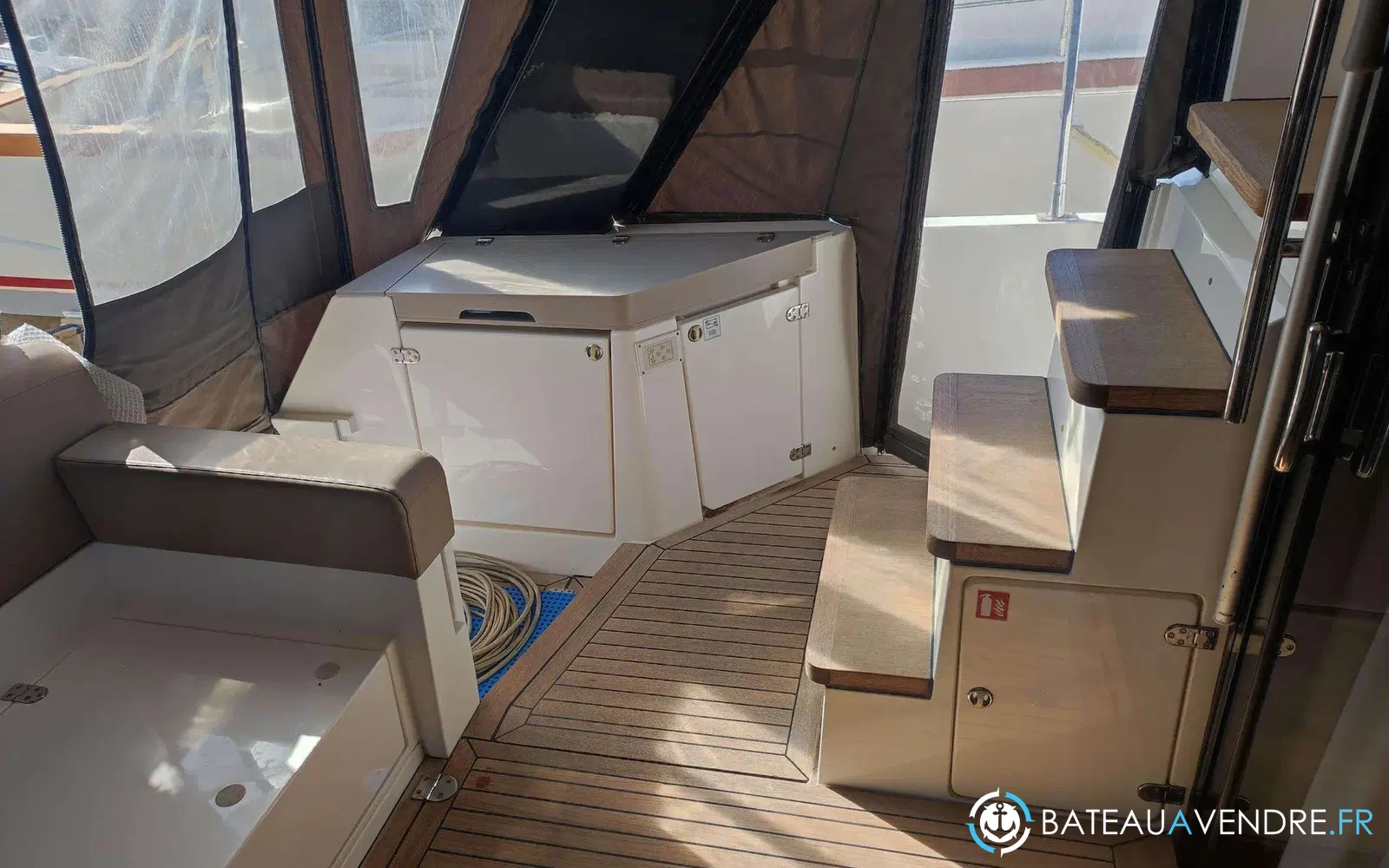 slider 10 Sealine F 42