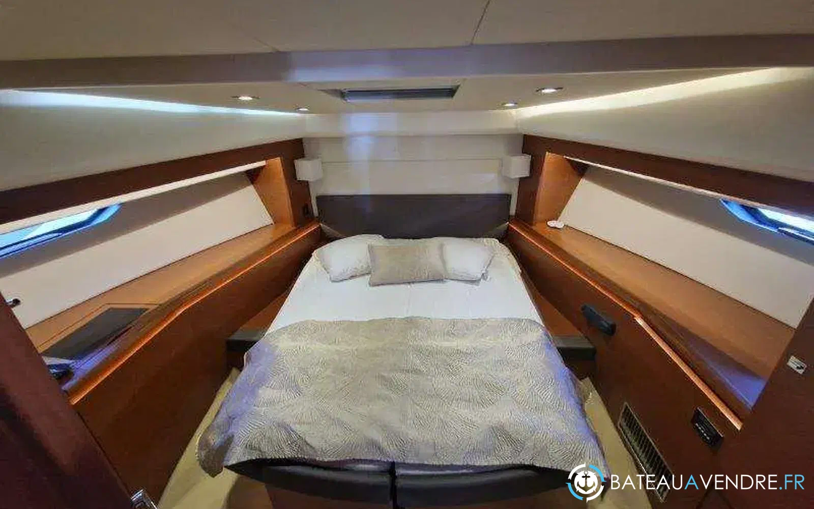 slider 11 Jeanneau Prestige 550 Fly