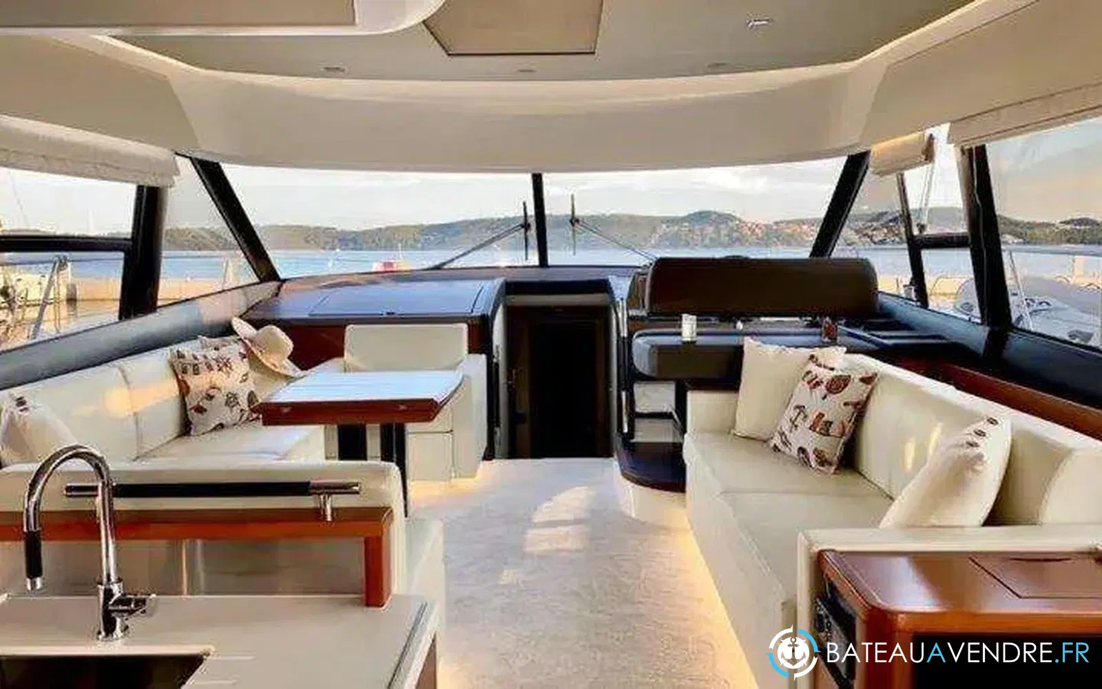 slider 2 Jeanneau Prestige 550 Fly